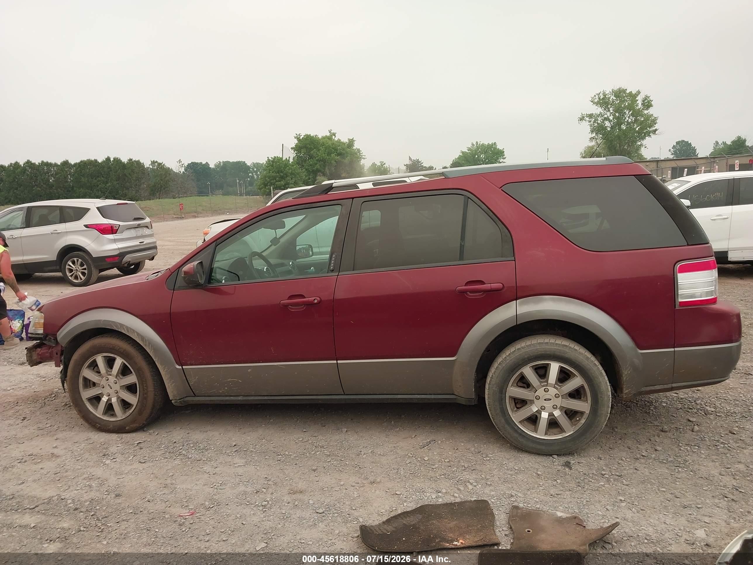 2008 Ford Taurus X Sel Red vin: 1FMDK02WX8GA14516