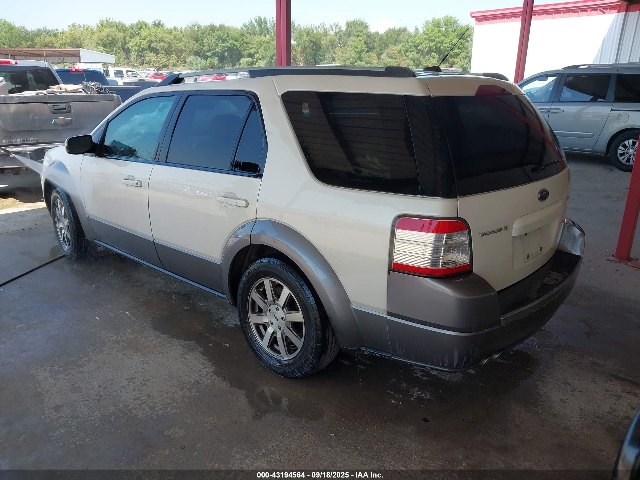 2009 Ford Taurus X Sel Cream vin: 1FMDK02WX9GA03484