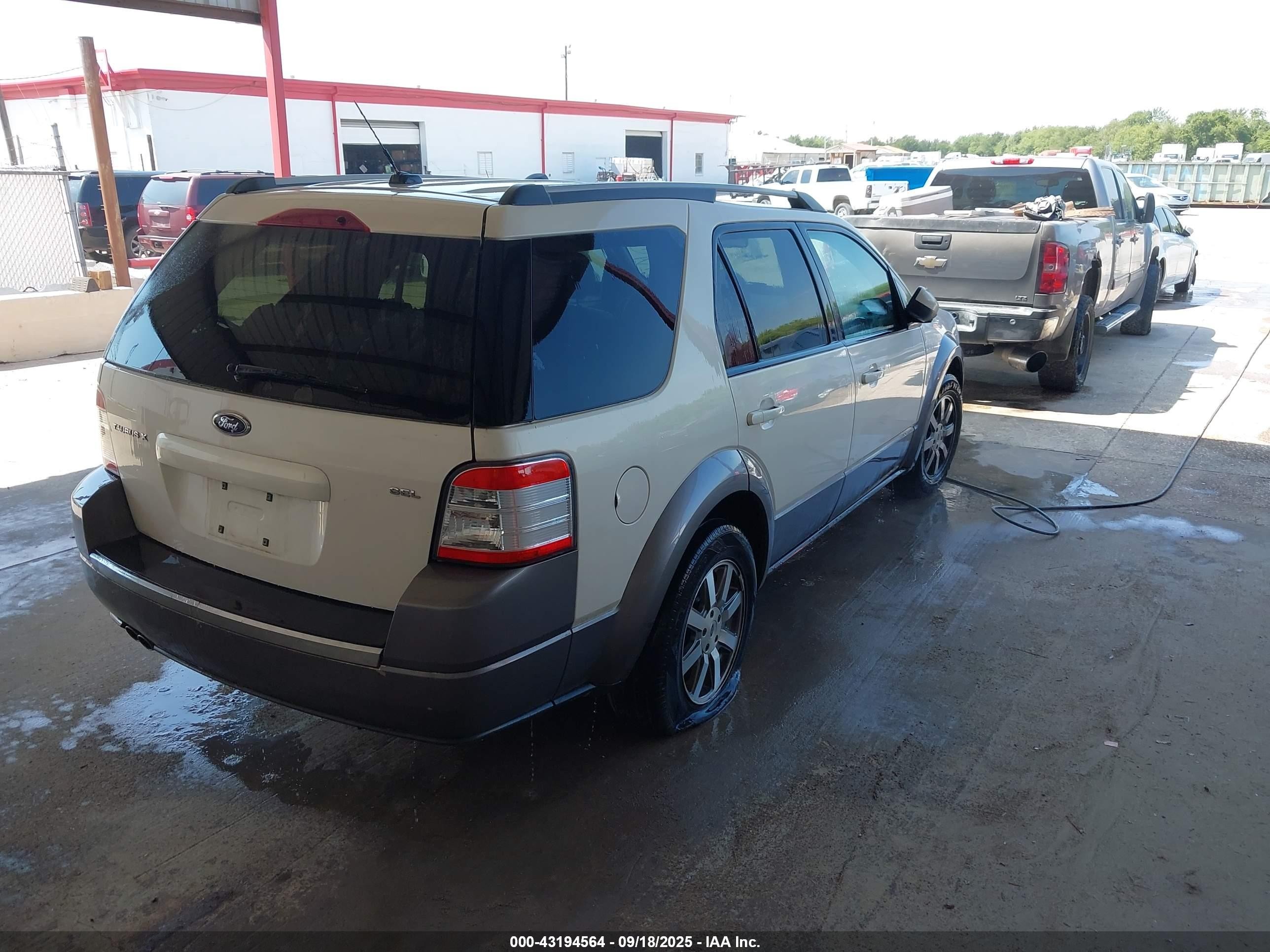 2009 Ford Taurus X Sel Cream vin: 1FMDK02WX9GA03484