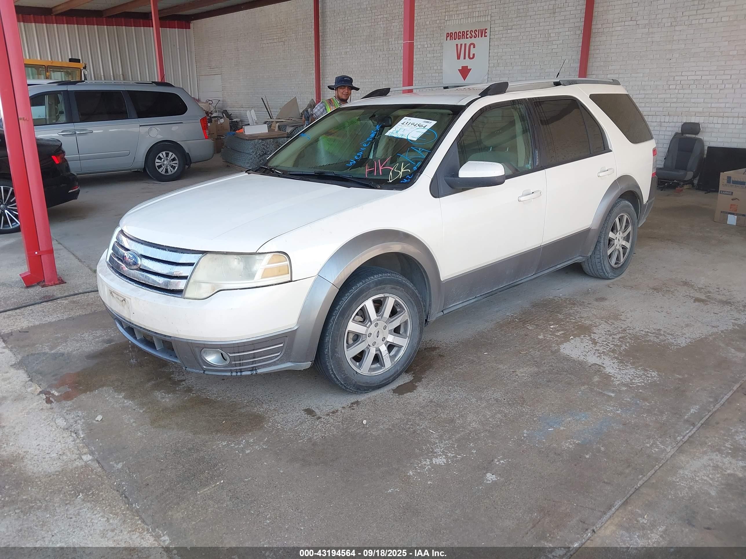 2009 Ford Taurus X Sel Cream vin: 1FMDK02WX9GA03484