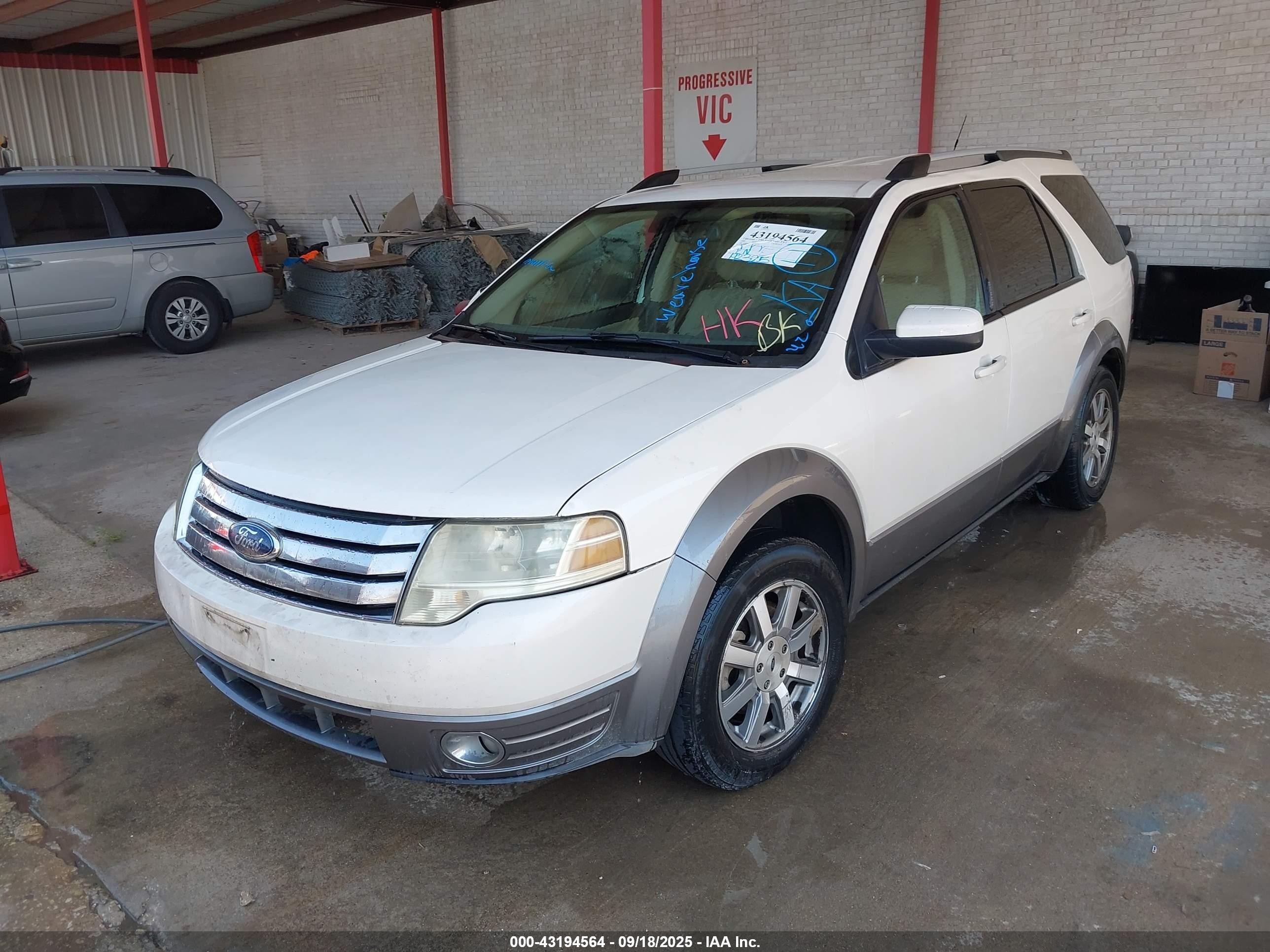 2009 Ford Taurus X Sel Cream vin: 1FMDK02WX9GA03484