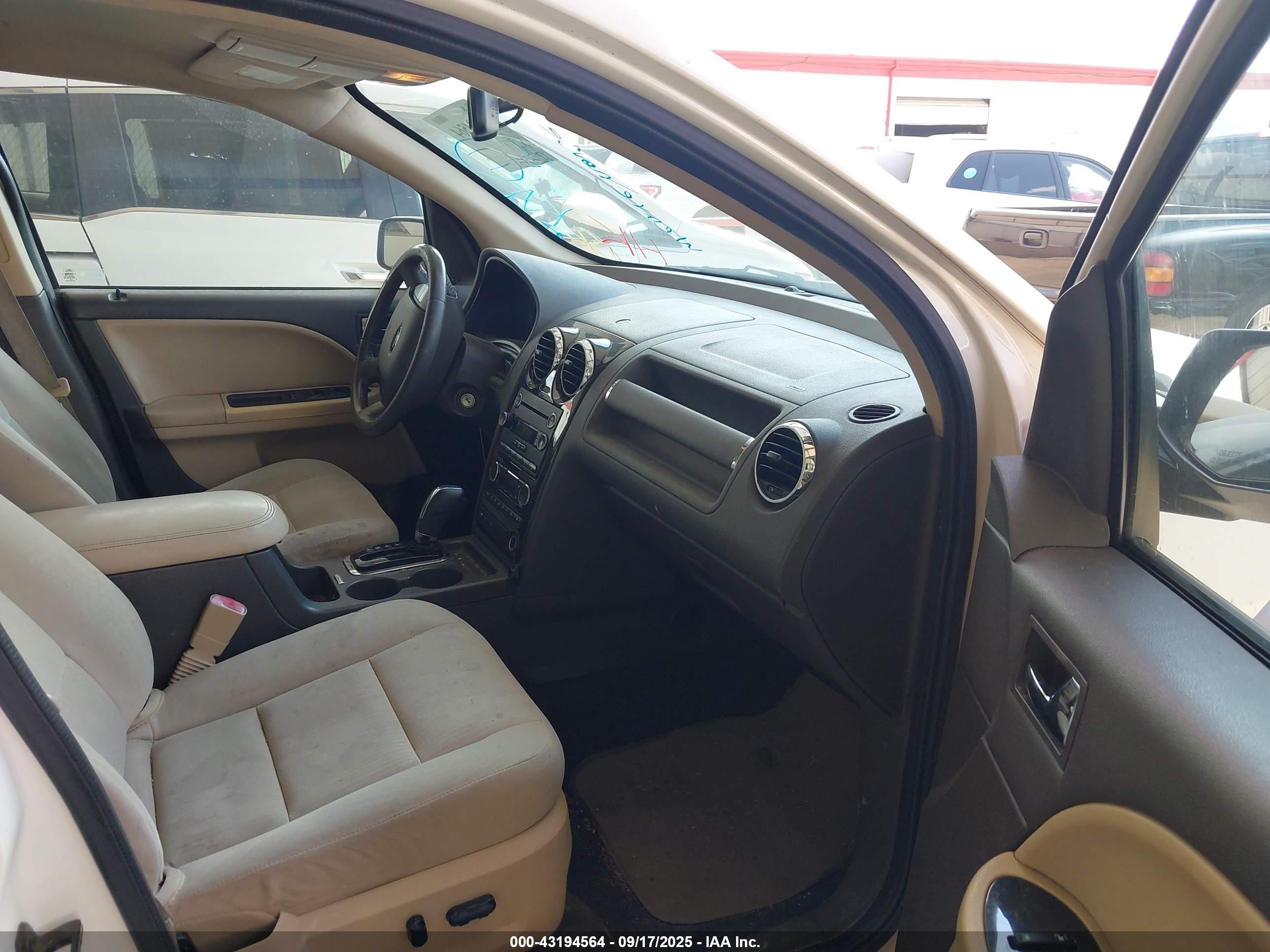 2009 Ford Taurus X Sel Cream vin: 1FMDK02WX9GA03484