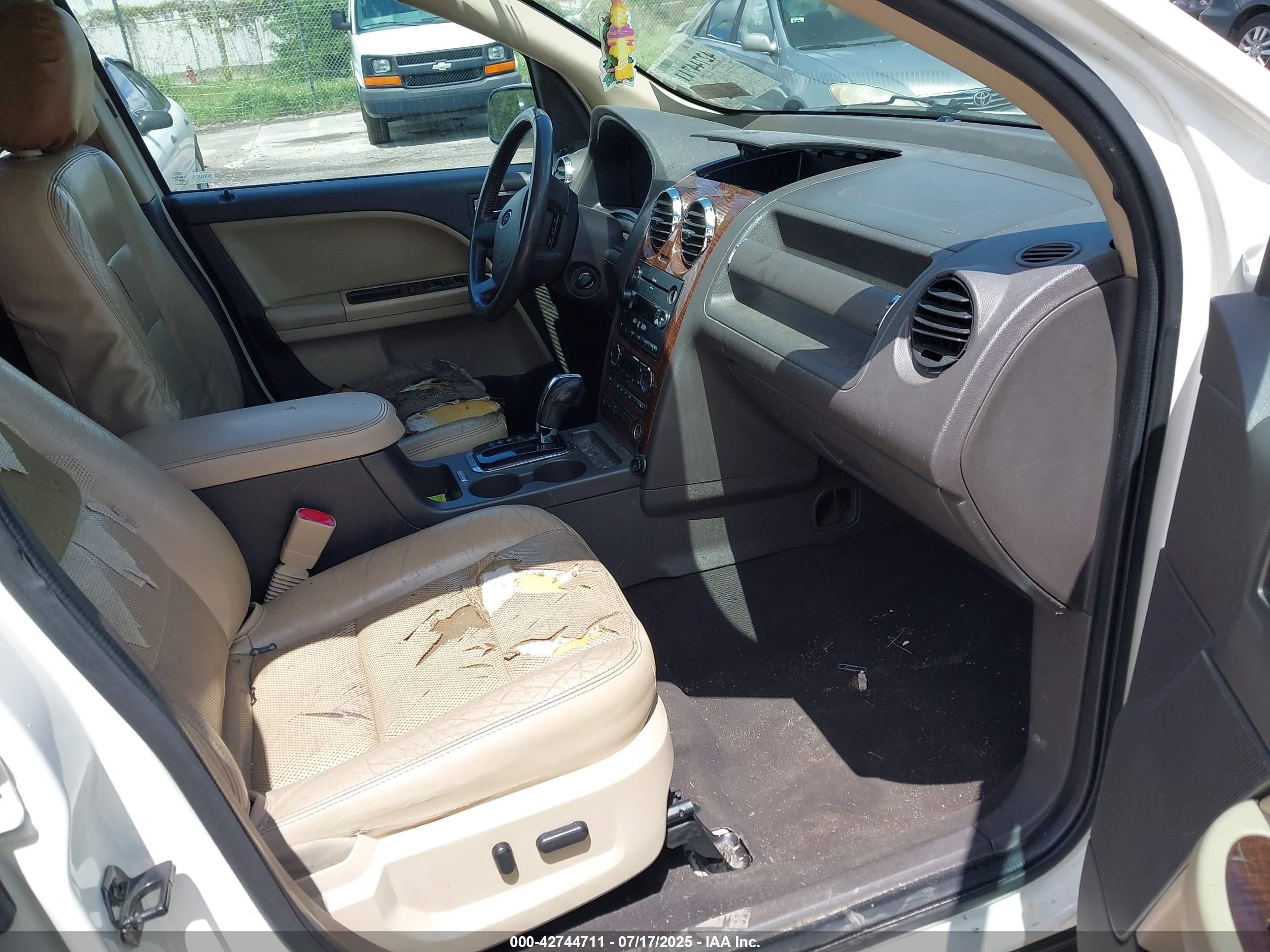2009 Ford Taurus X Limited White vin: 1FMDK03W09GA06019