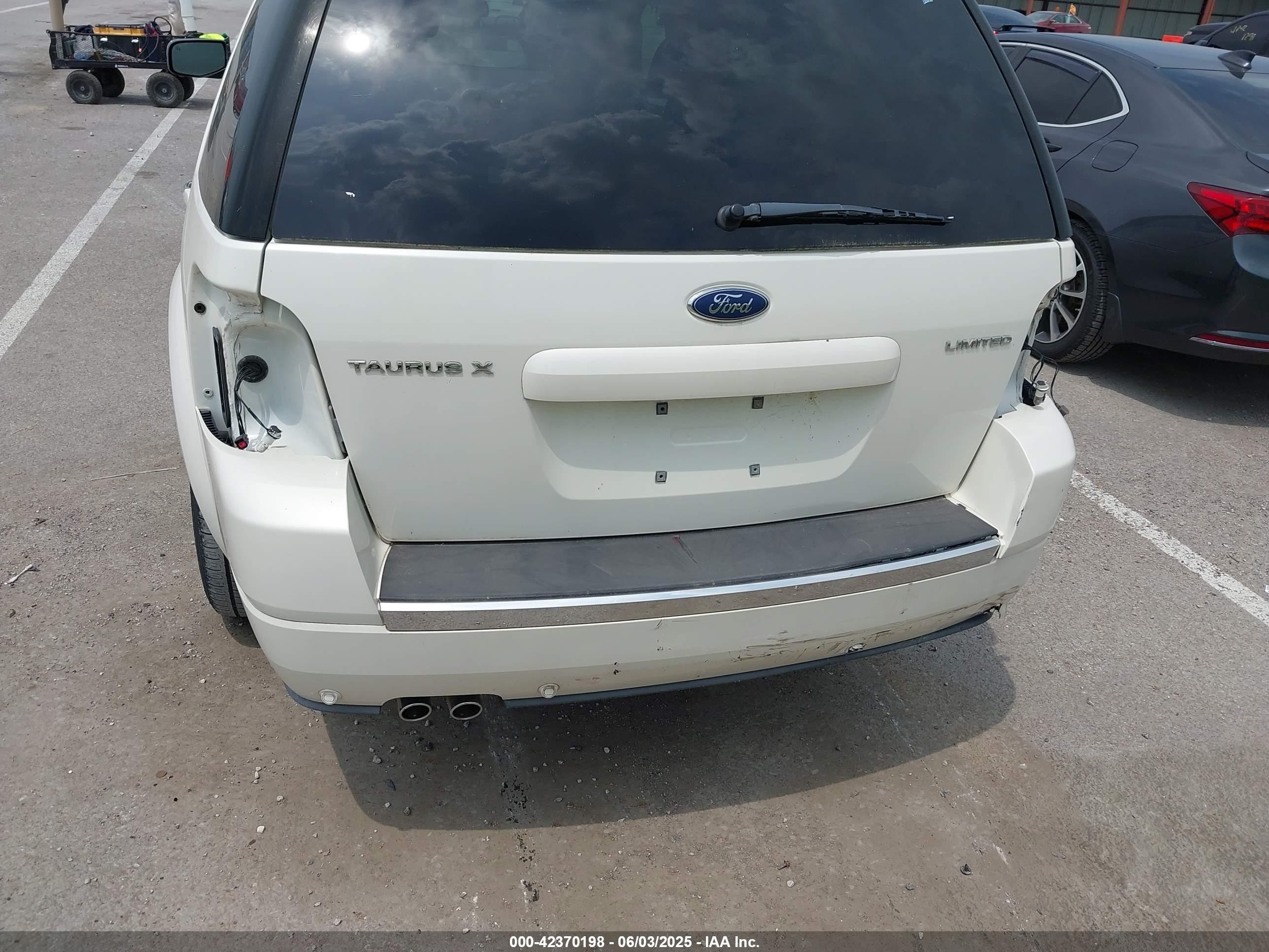 2009 Ford Taurus X Limited White vin: 1FMDK03W29GA02957