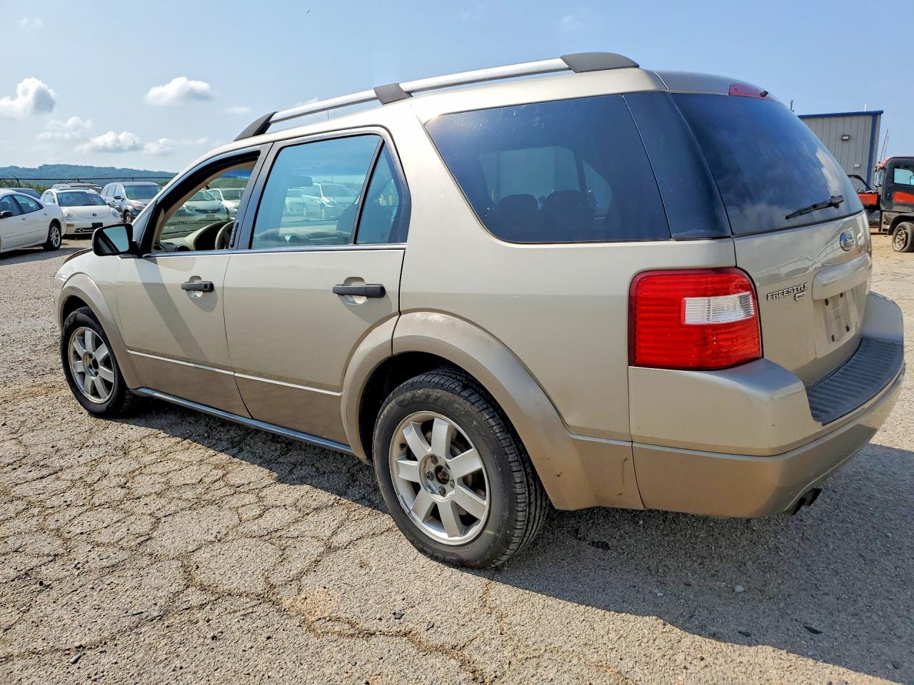 2005 Ford Freestyle Se Tan vin: 1FMDK04175GA51729