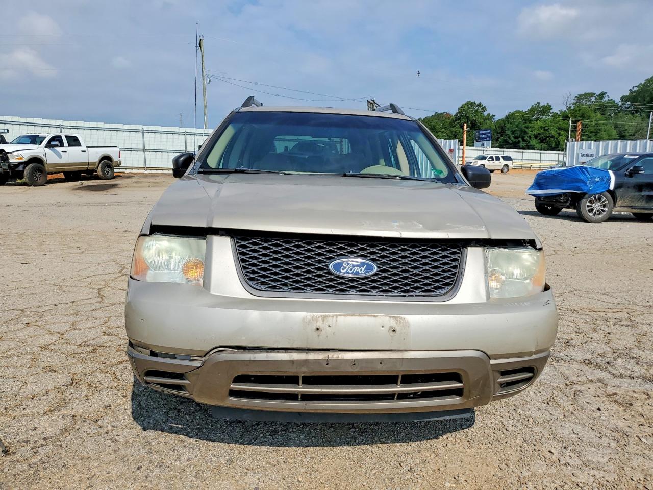 2005 Ford Freestyle Se Tan vin: 1FMDK04175GA51729