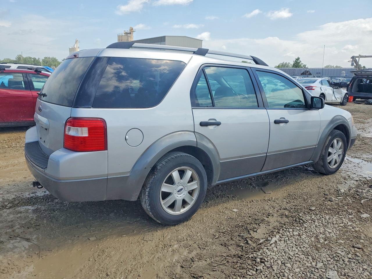 2005 Ford Freestyle Se Серебряный vin: 1FMDK04185GA58172