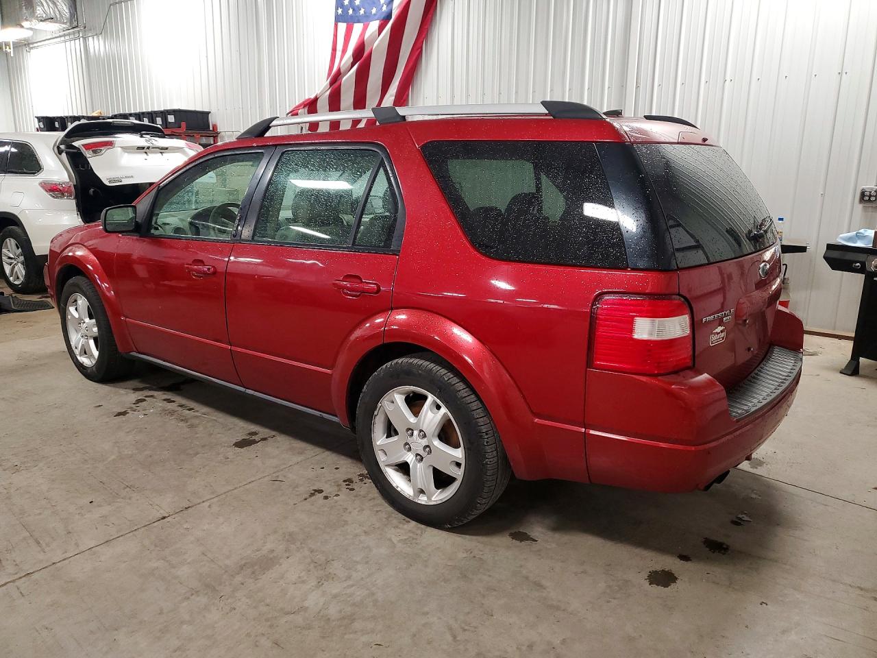 2007 Ford Freestyle Limited Red vin: 1FMDK06147GA16095