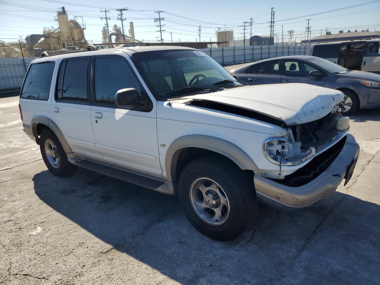 1999 Ford Explorer White vin: 1FMDU32P2XZA60512
