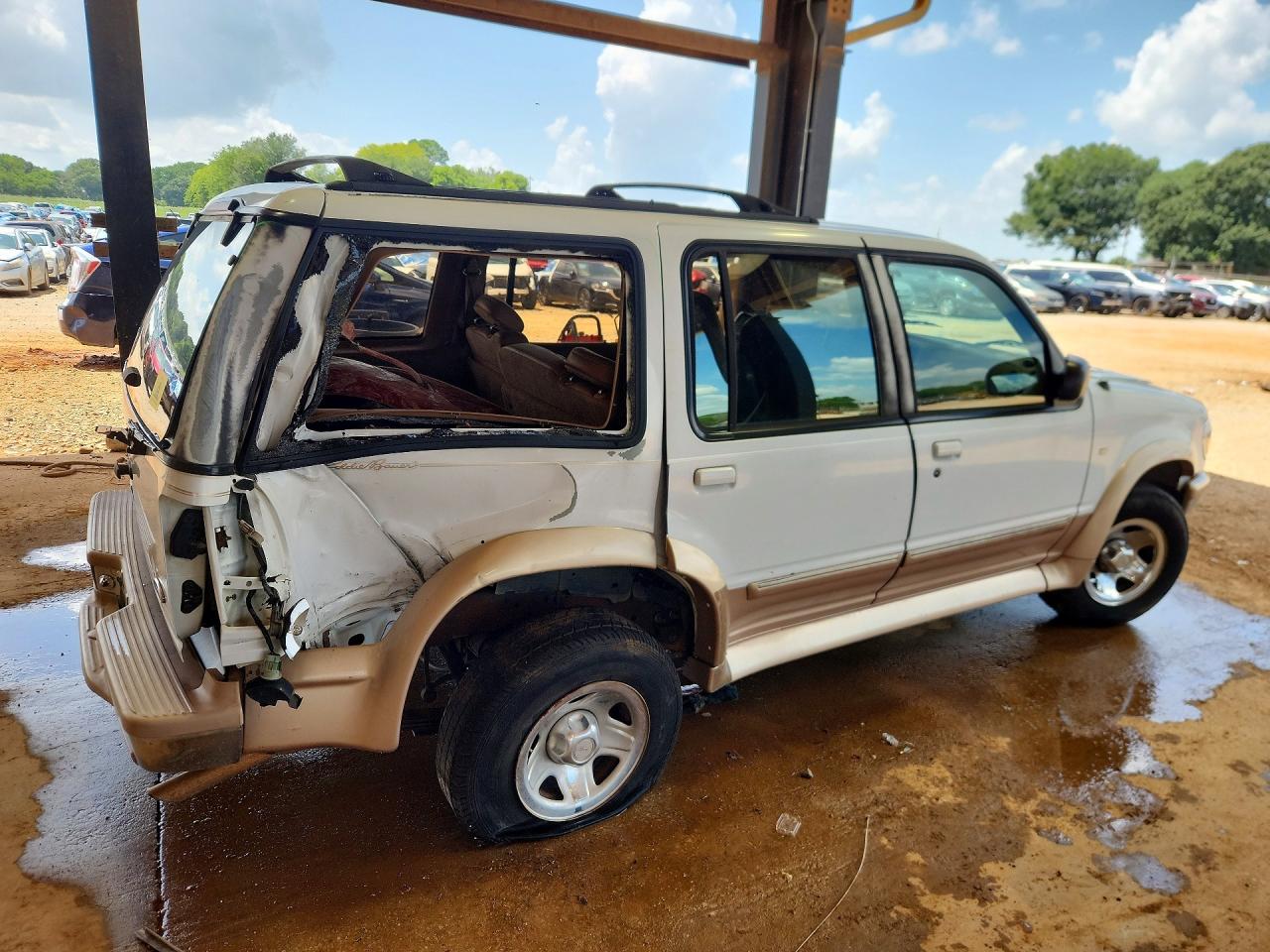 1996 Ford Explorer White vin: 1FMDU32P4TZB96540