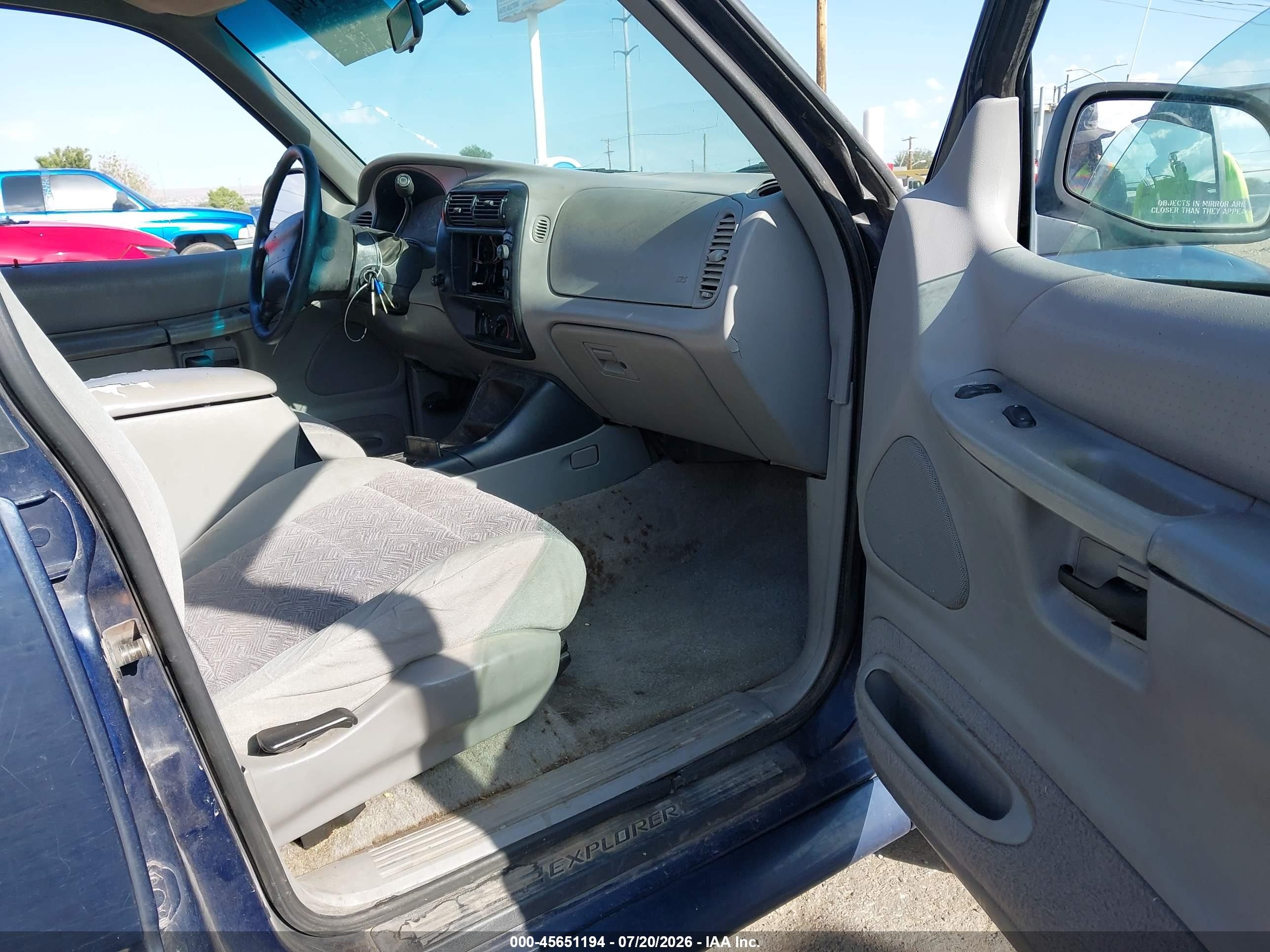 1995 Ford Explorer   Blue vin: 1FMDU32X0SZA83070
