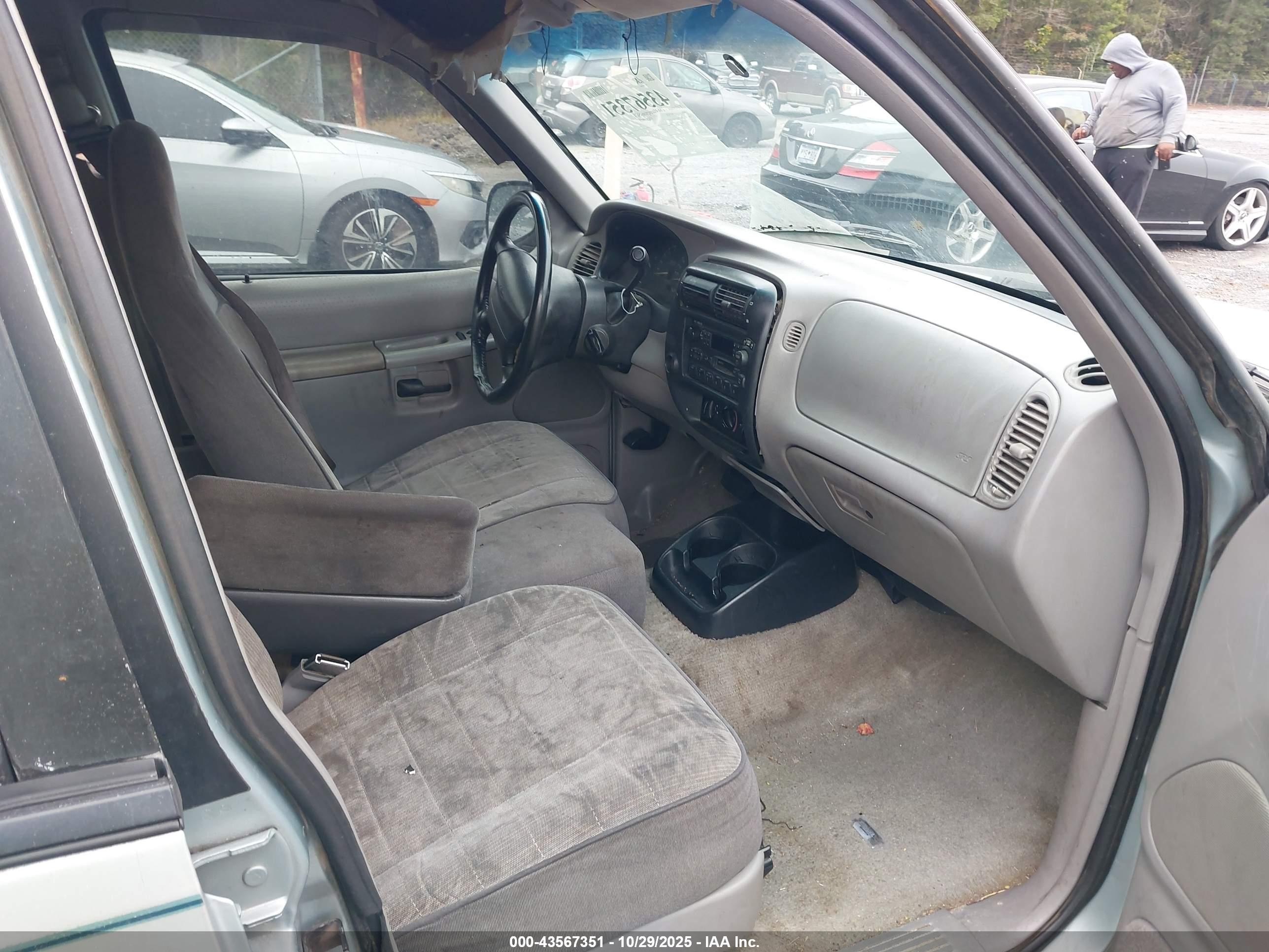 1995 Ford Explorer   Green vin: 1FMDU32X1SZB33555