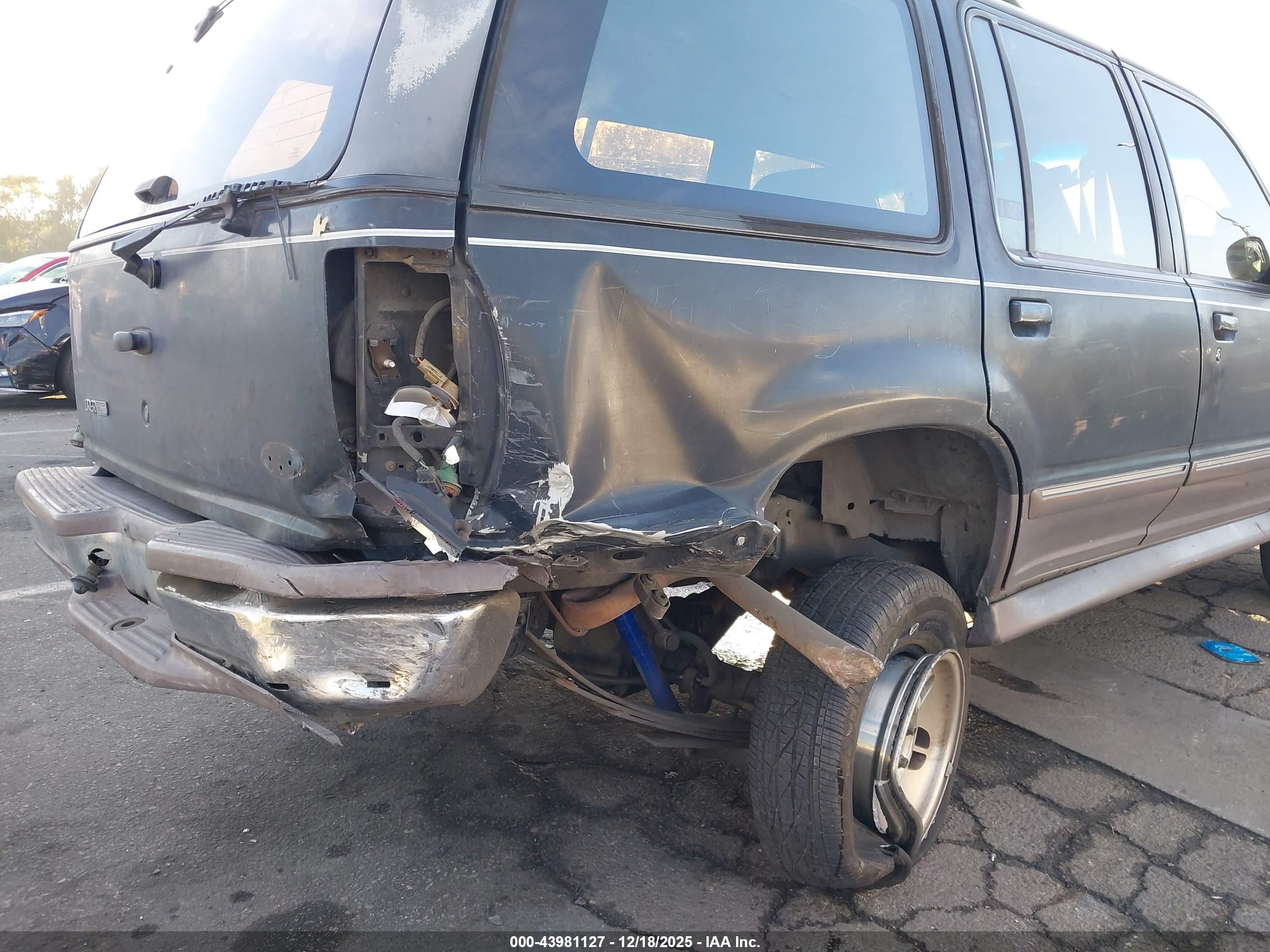 1995 Ford Explorer   Gray vin: 1FMDU32X1SZB90998