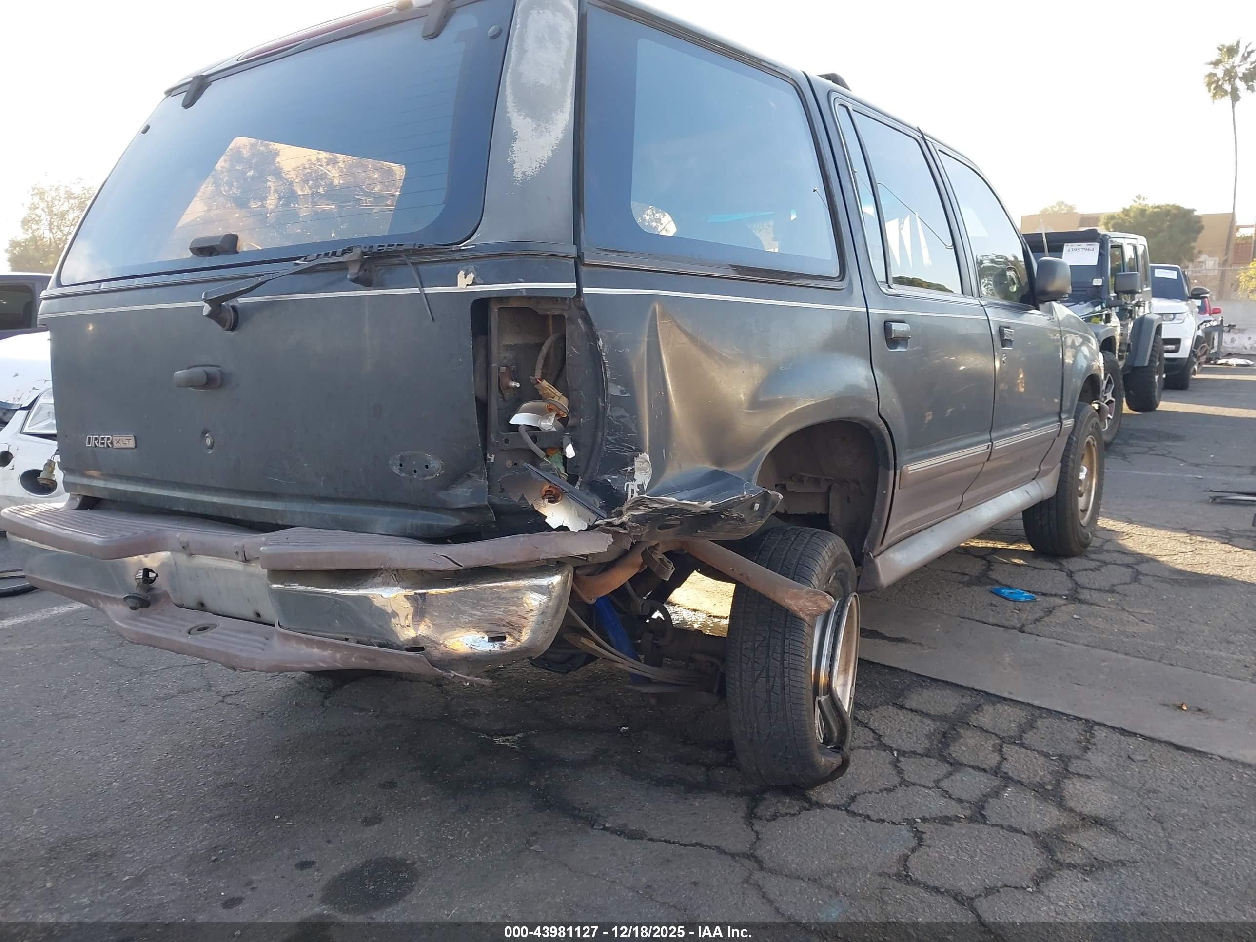 1995 Ford Explorer   Gray vin: 1FMDU32X1SZB90998