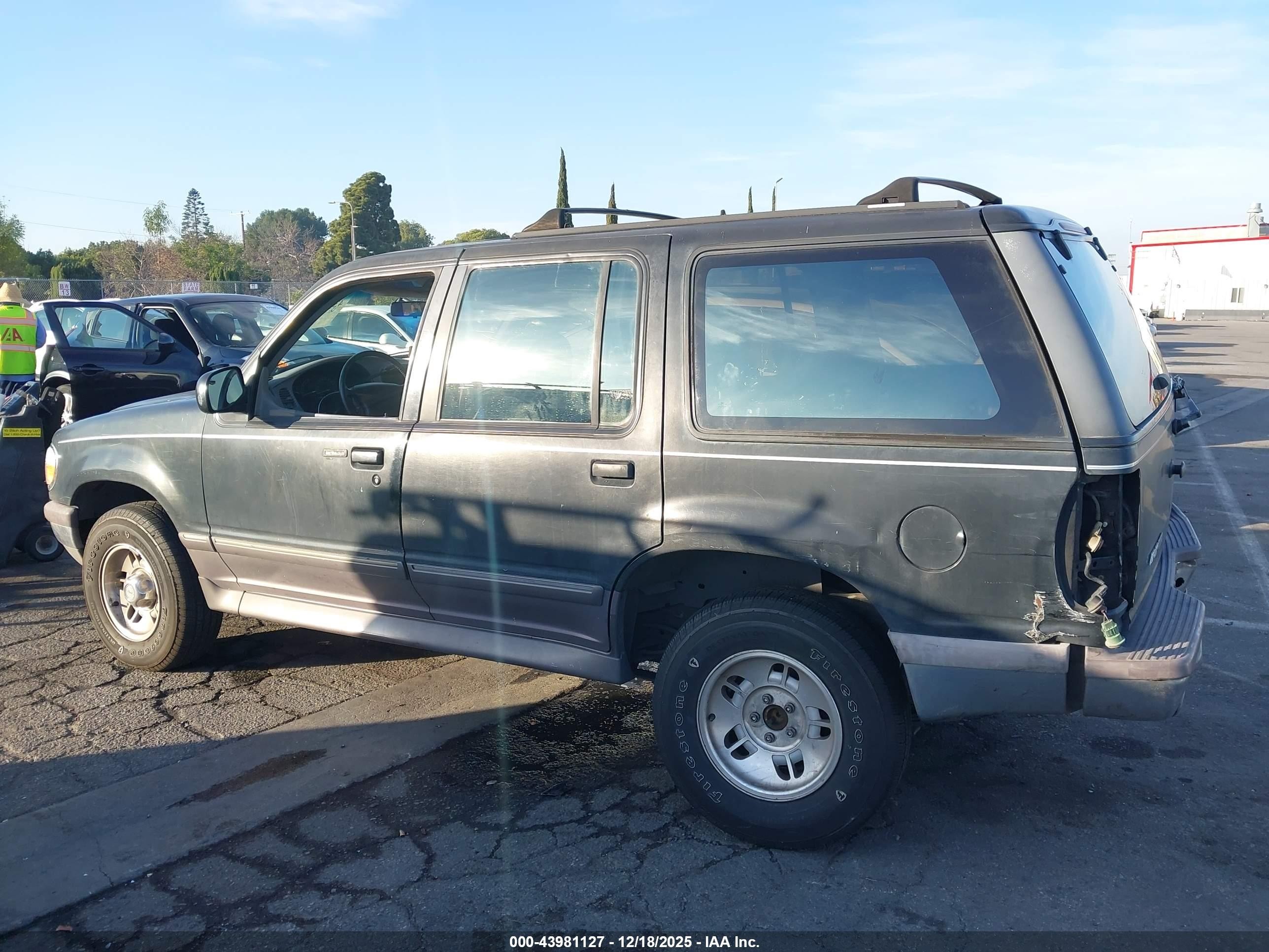 1995 Ford Explorer   Gray vin: 1FMDU32X1SZB90998
