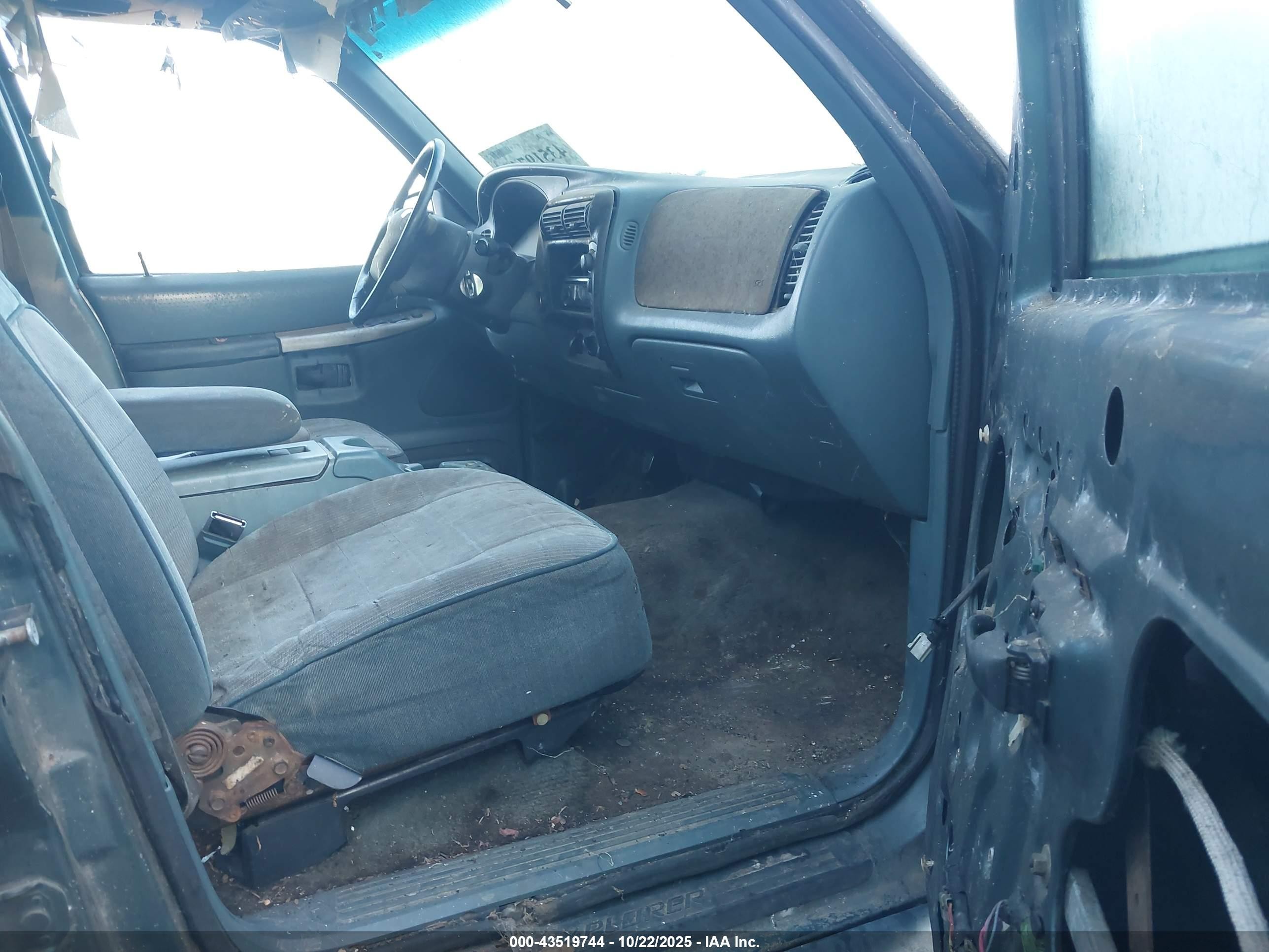 1995 Ford Explorer   Green vin: 1FMDU32X3SUA82850