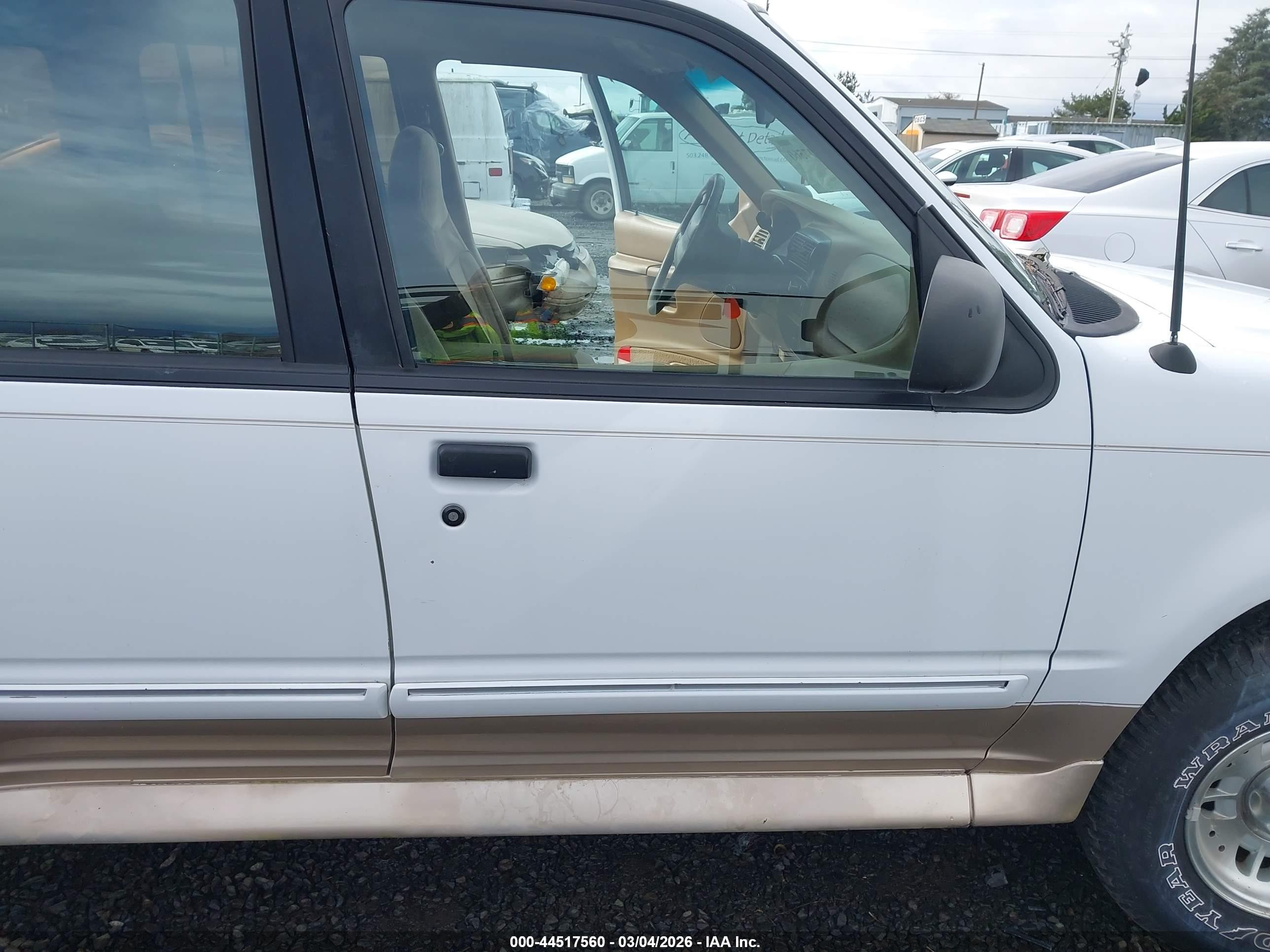 1995 Ford Explorer   Белый vin: 1FMDU32X4SUA09633