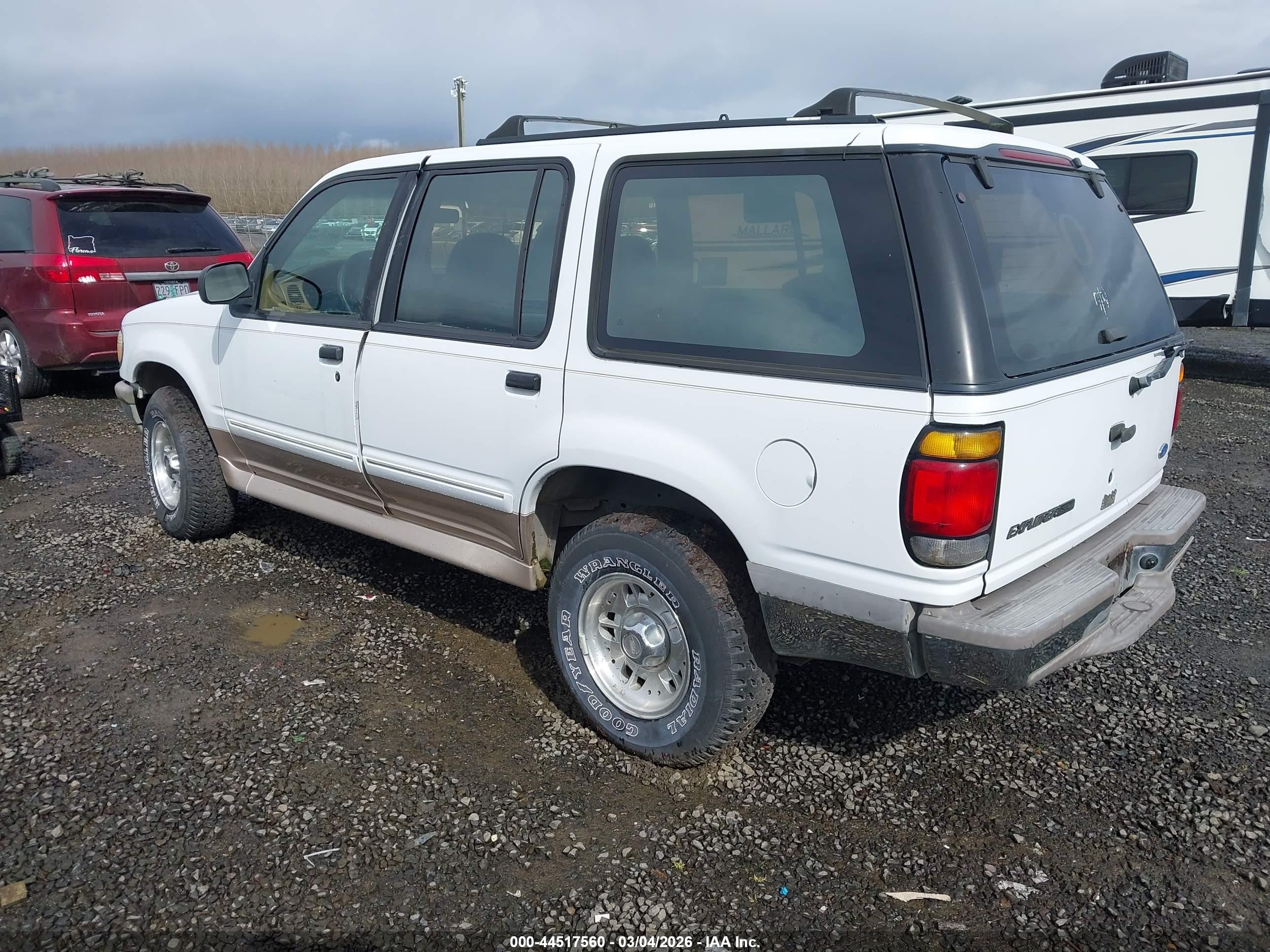 1995 Ford Explorer   Белый vin: 1FMDU32X4SUA09633