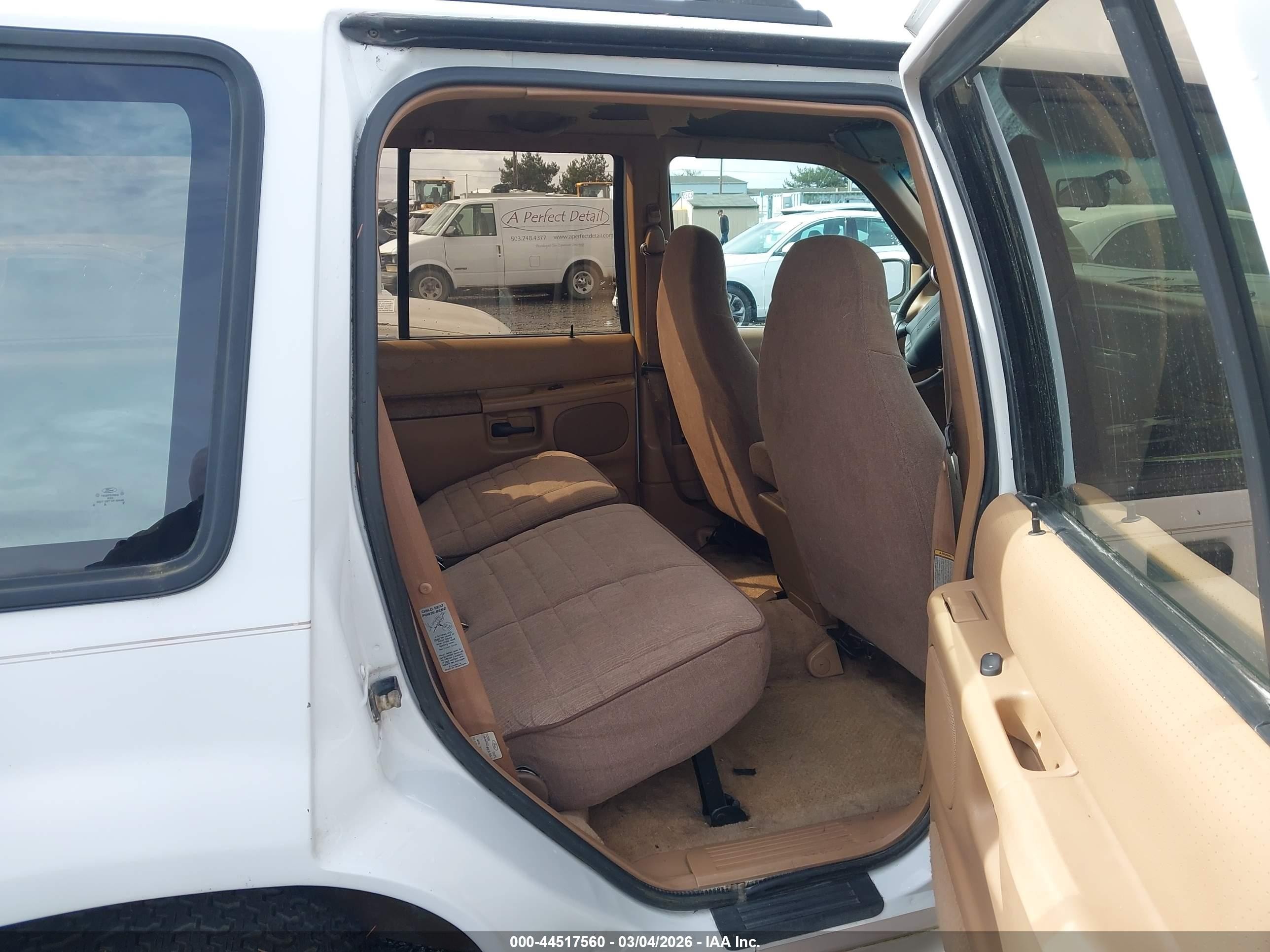 1995 Ford Explorer   Белый vin: 1FMDU32X4SUA09633