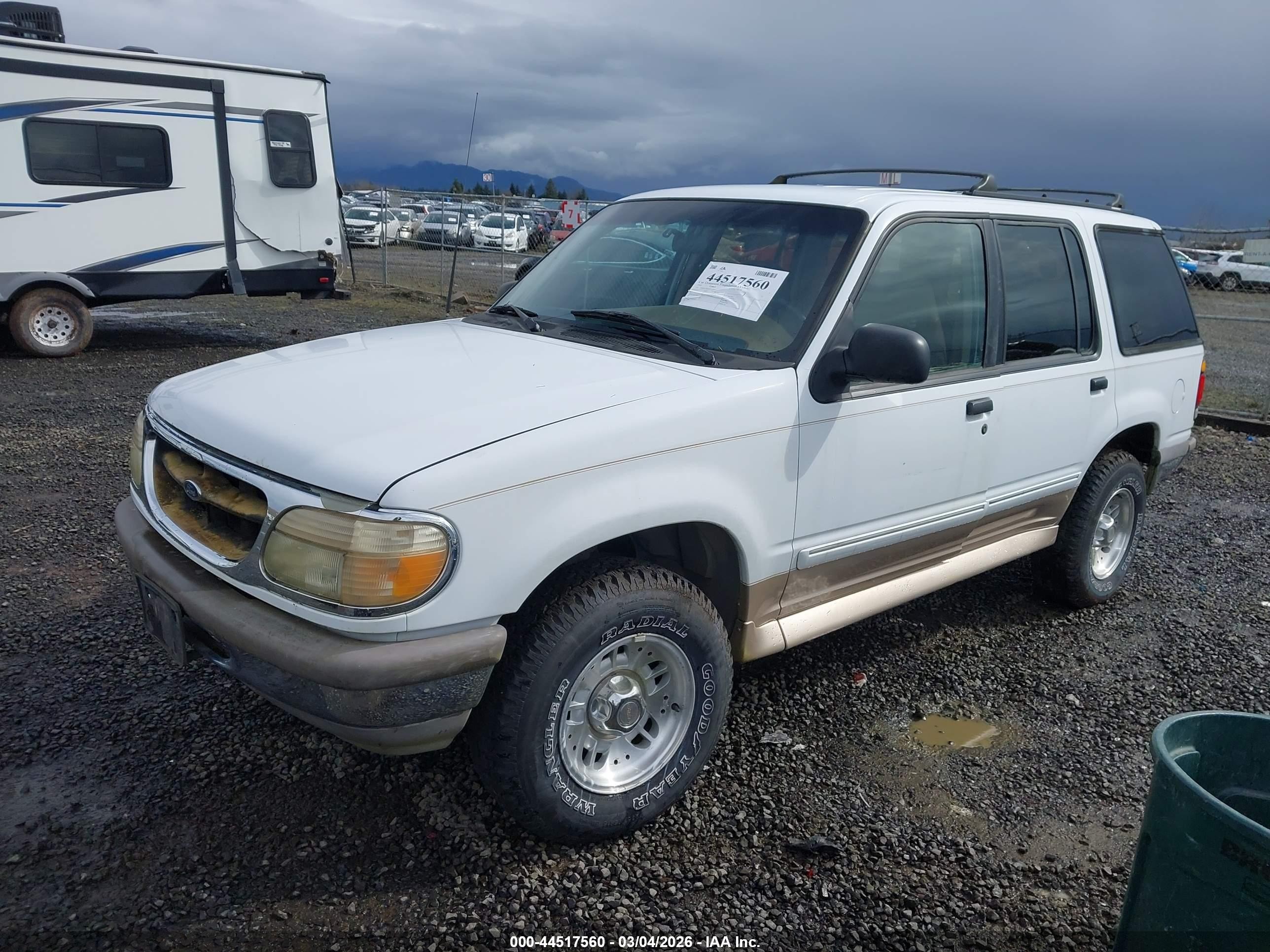 1995 Ford Explorer   Белый vin: 1FMDU32X4SUA09633