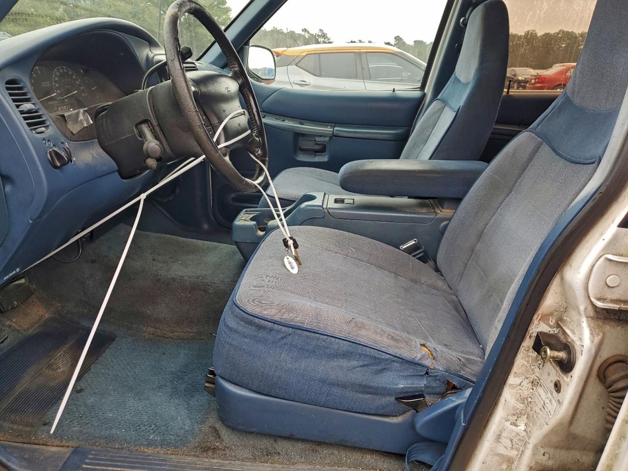 1995 Ford Explorer White vin: 1FMDU32X4SZA90720