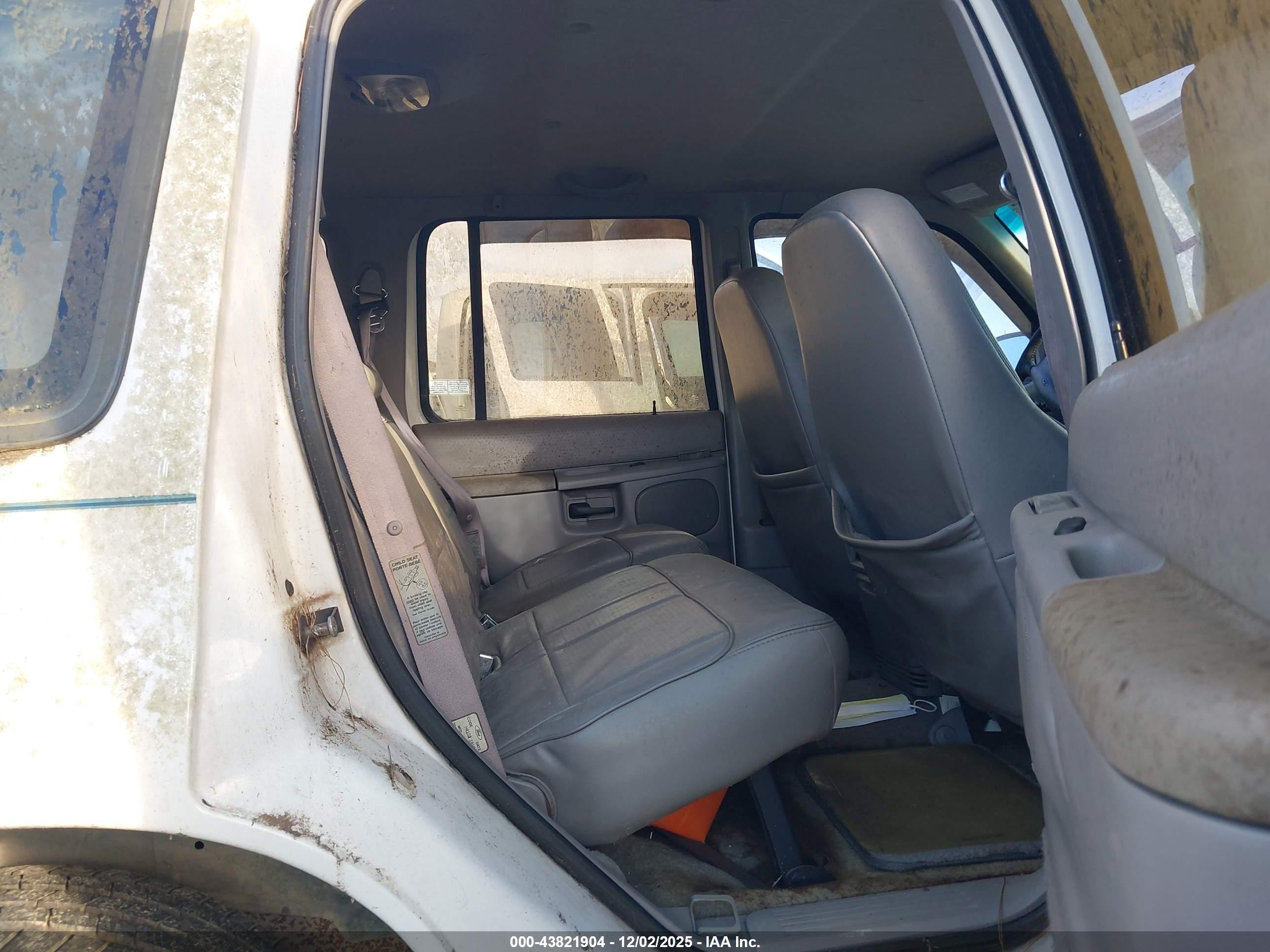 1995 Ford Explorer   White vin: 1FMDU32X4SZB58630