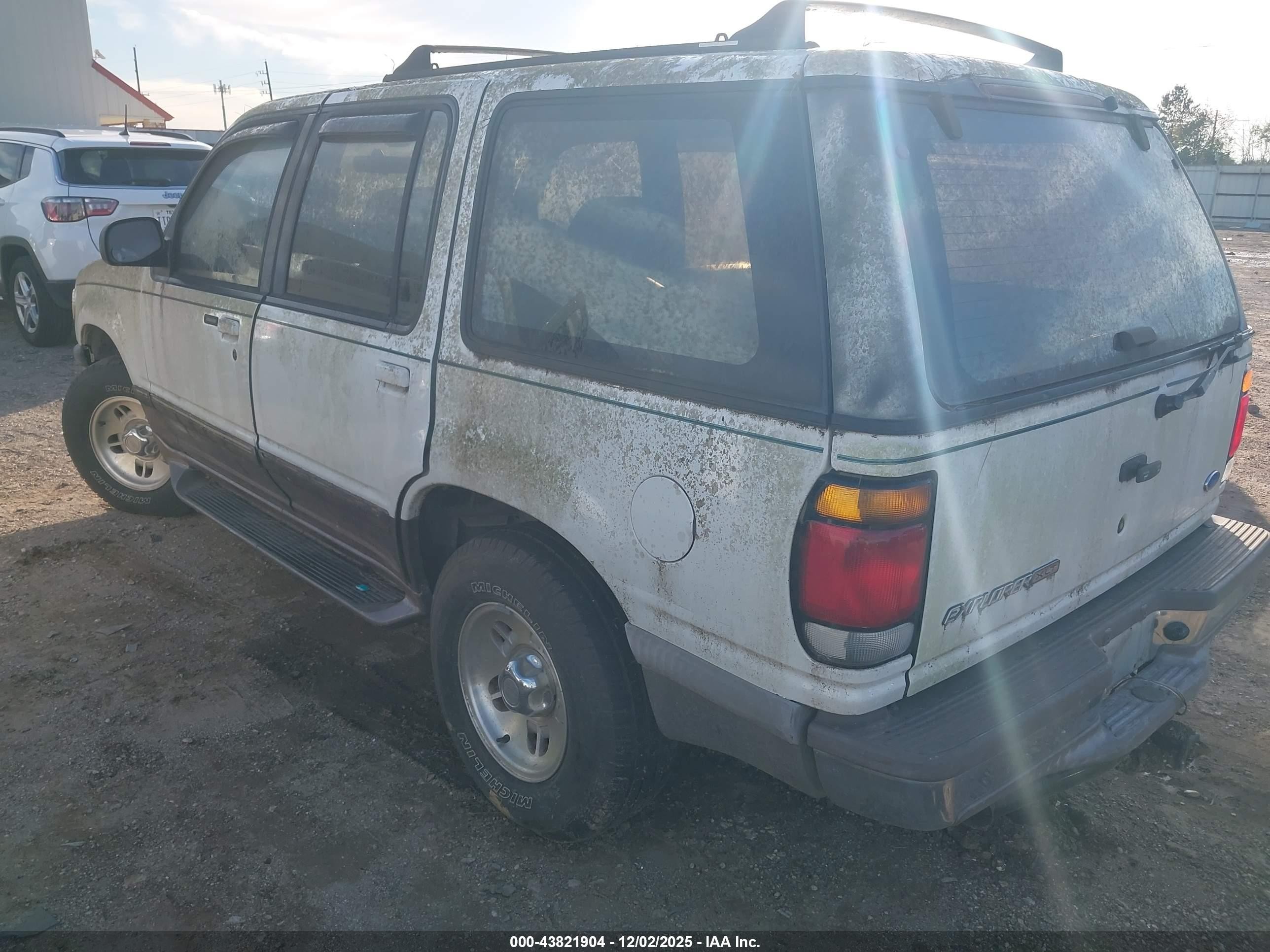 1995 Ford Explorer   White vin: 1FMDU32X4SZB58630