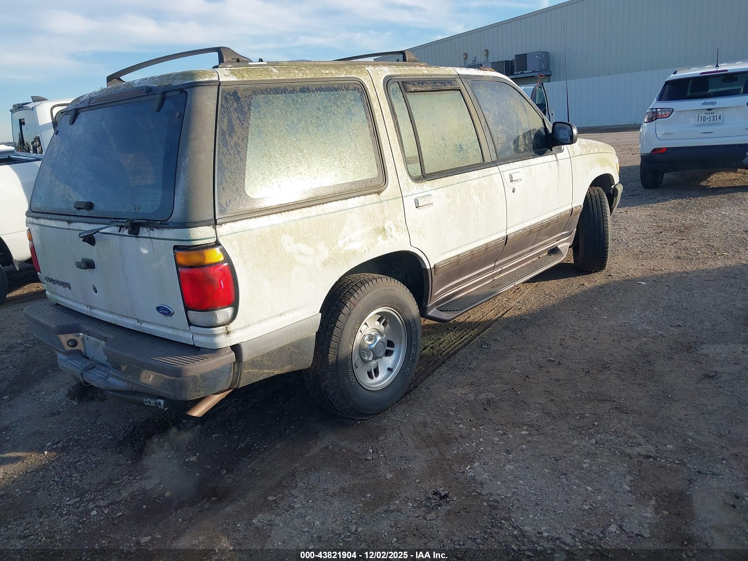 1995 Ford Explorer   White vin: 1FMDU32X4SZB58630