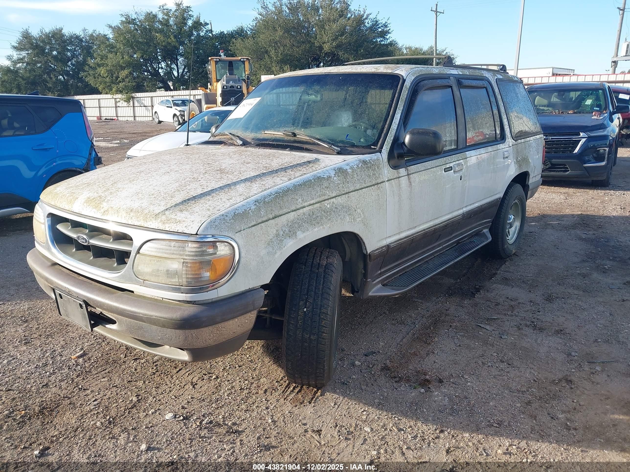1995 Ford Explorer   White vin: 1FMDU32X4SZB58630