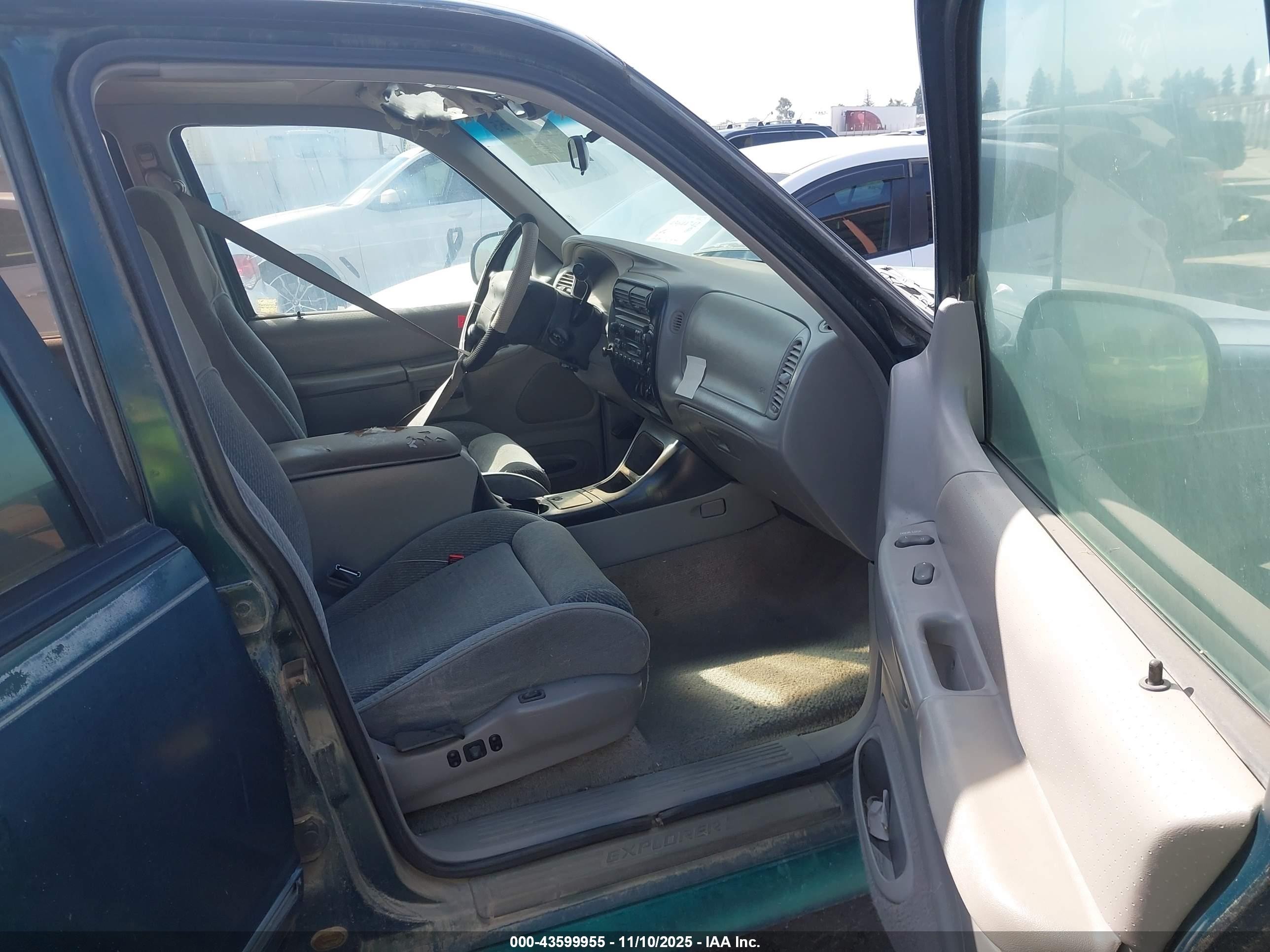 1995 Ford Explorer   Green vin: 1FMDU32X5SZB03474