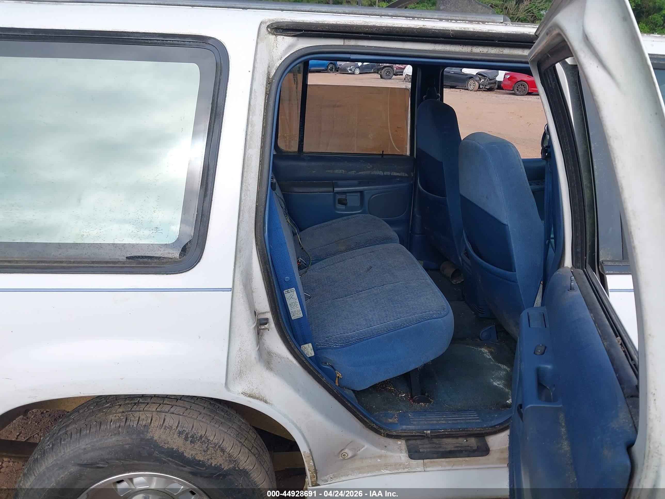 1995 Ford Explorer   White vin: 1FMDU32X6SUC18324