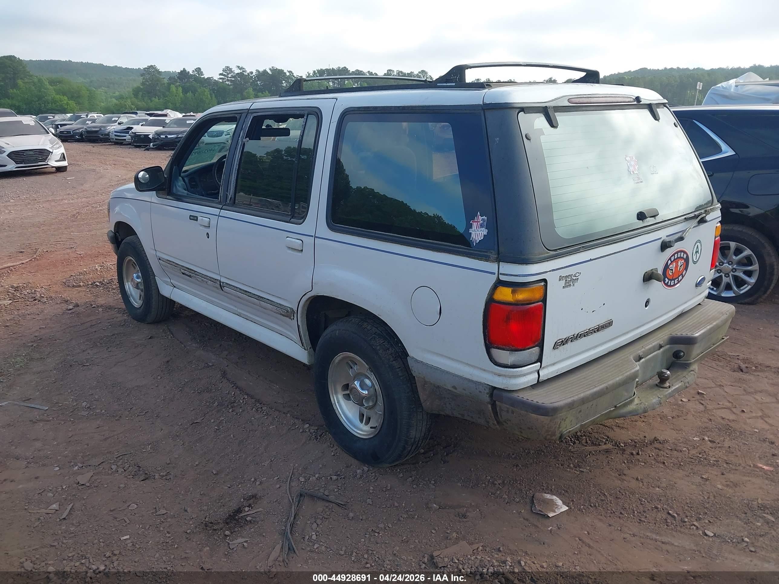 1995 Ford Explorer   White vin: 1FMDU32X6SUC18324
