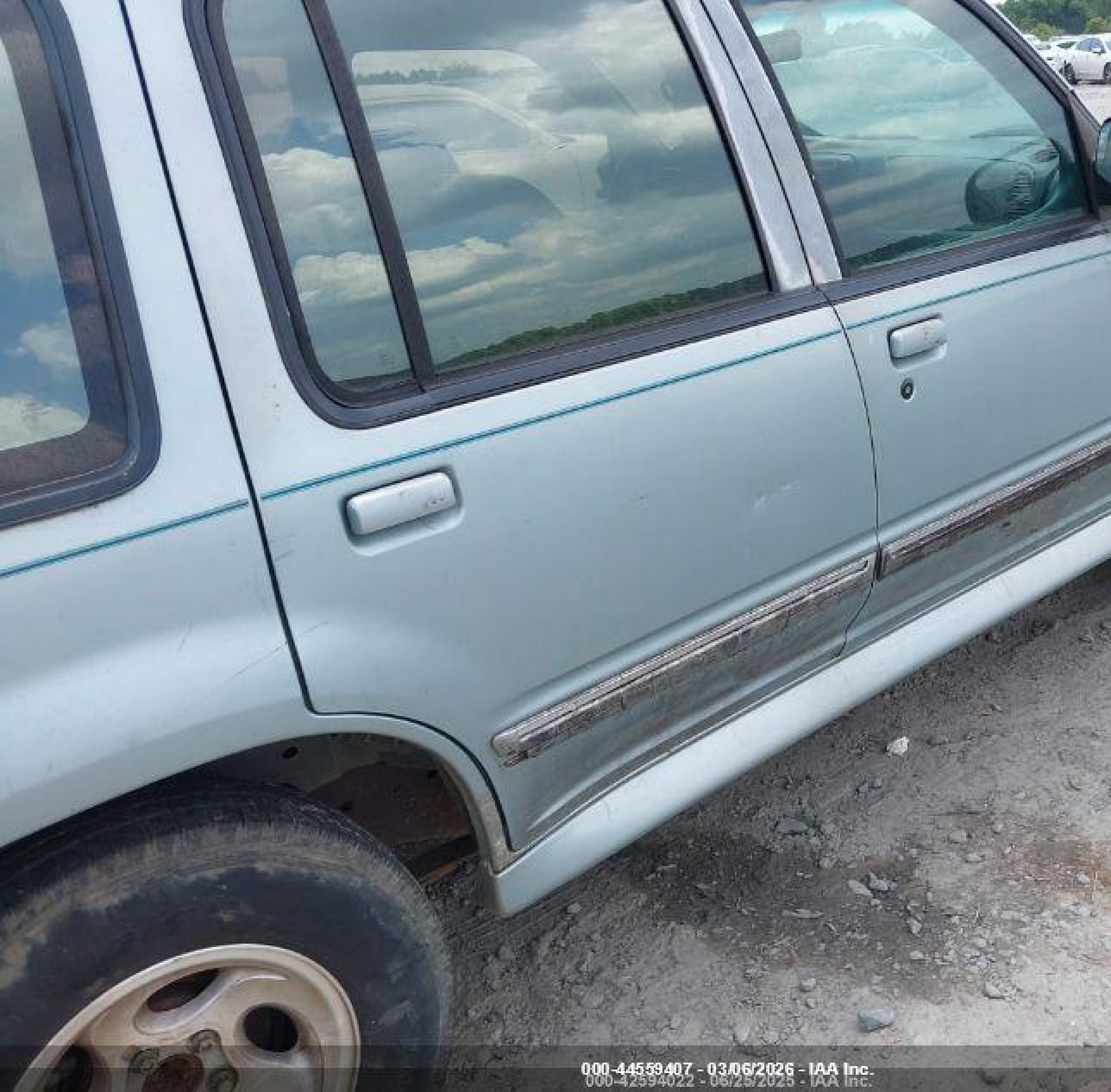 1996 Ford Explorer   Light Blue vin: 1FMDU32X7TZA40766