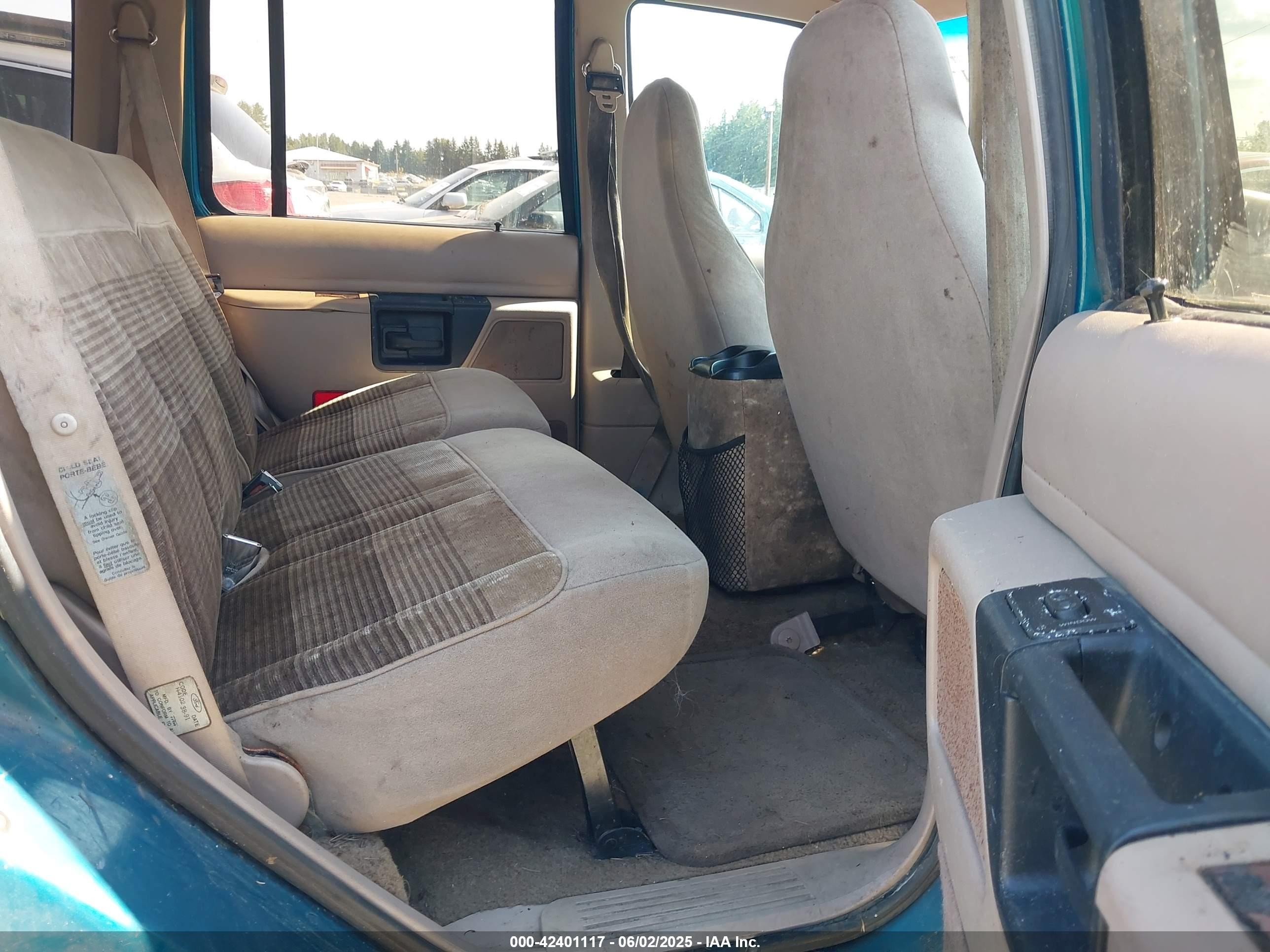 1992 Ford Explorer   Blue vin: 1FMDU32X8NUA75834