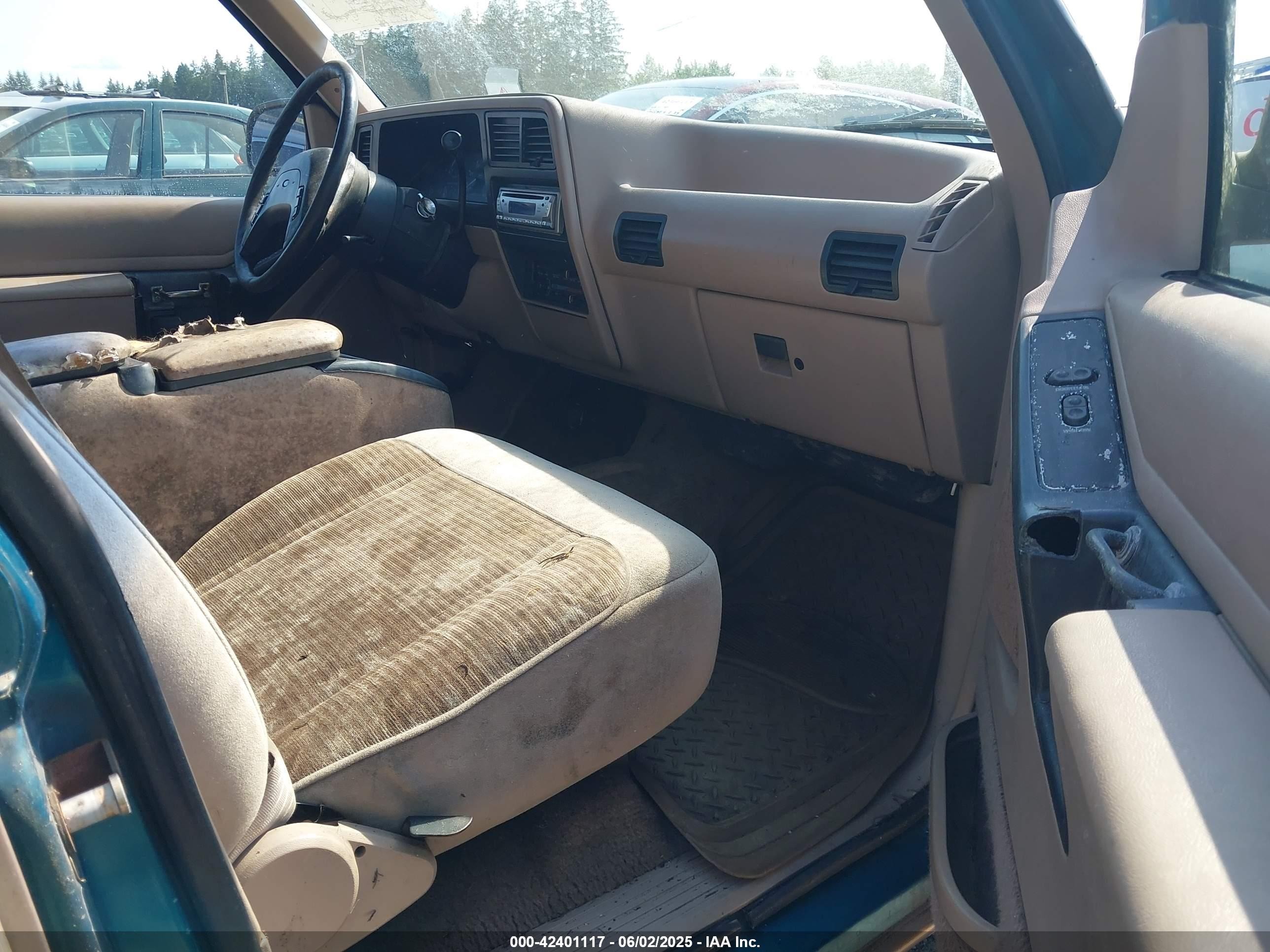 1992 Ford Explorer   Blue vin: 1FMDU32X8NUA75834