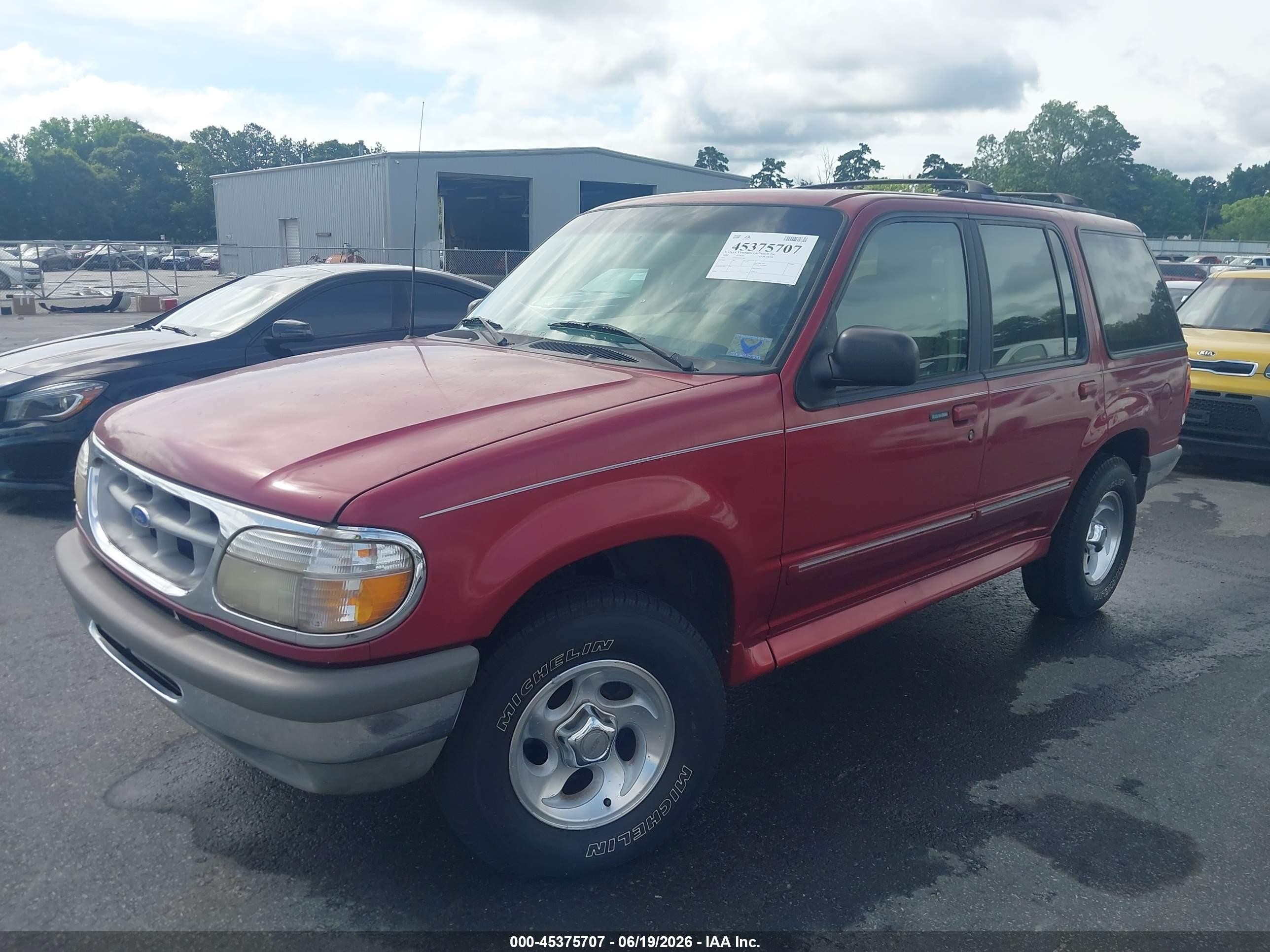 1996 Ford Explorer   Red vin: 1FMDU32X8TUD55685