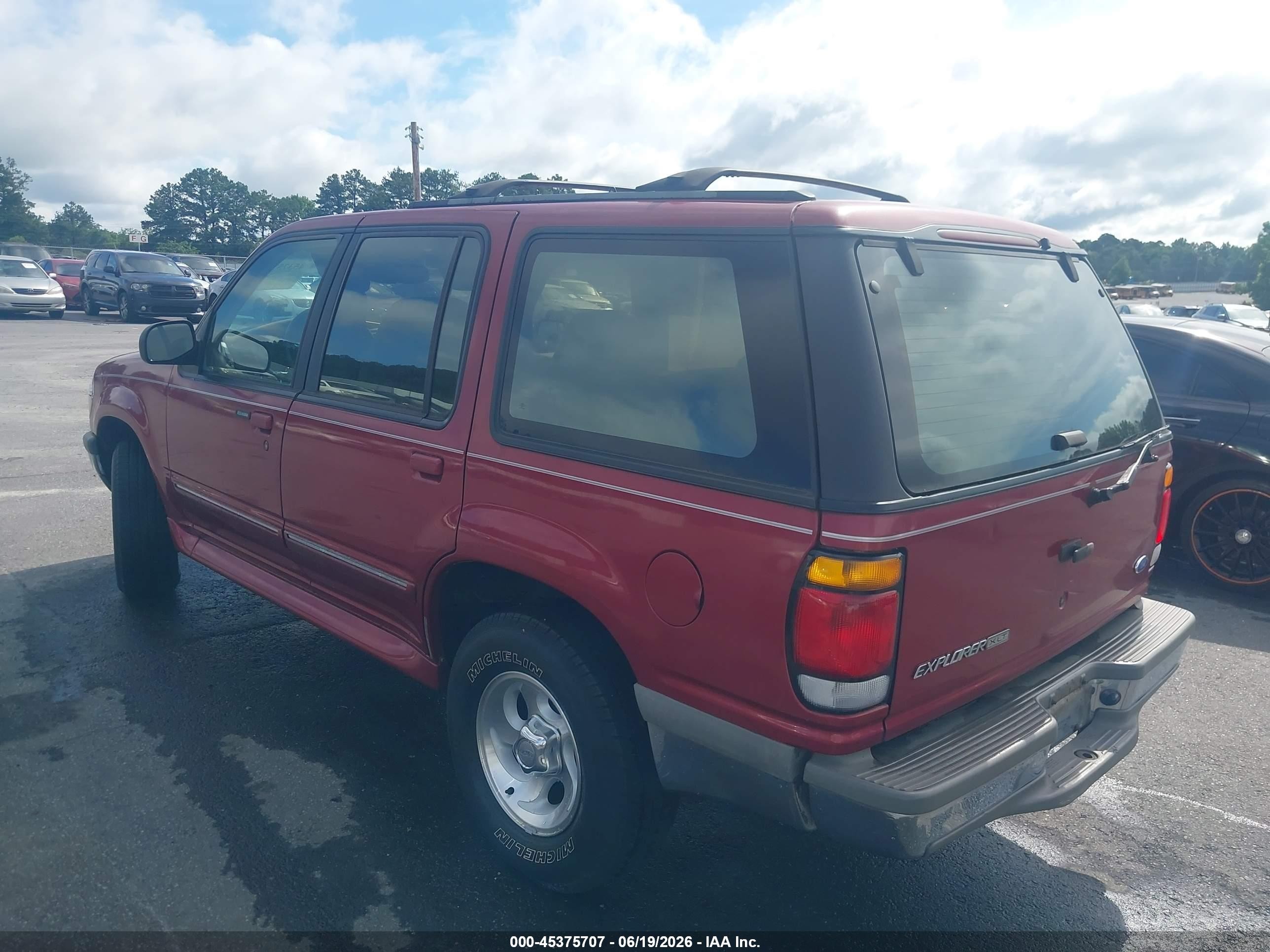 1996 Ford Explorer   Red vin: 1FMDU32X8TUD55685
