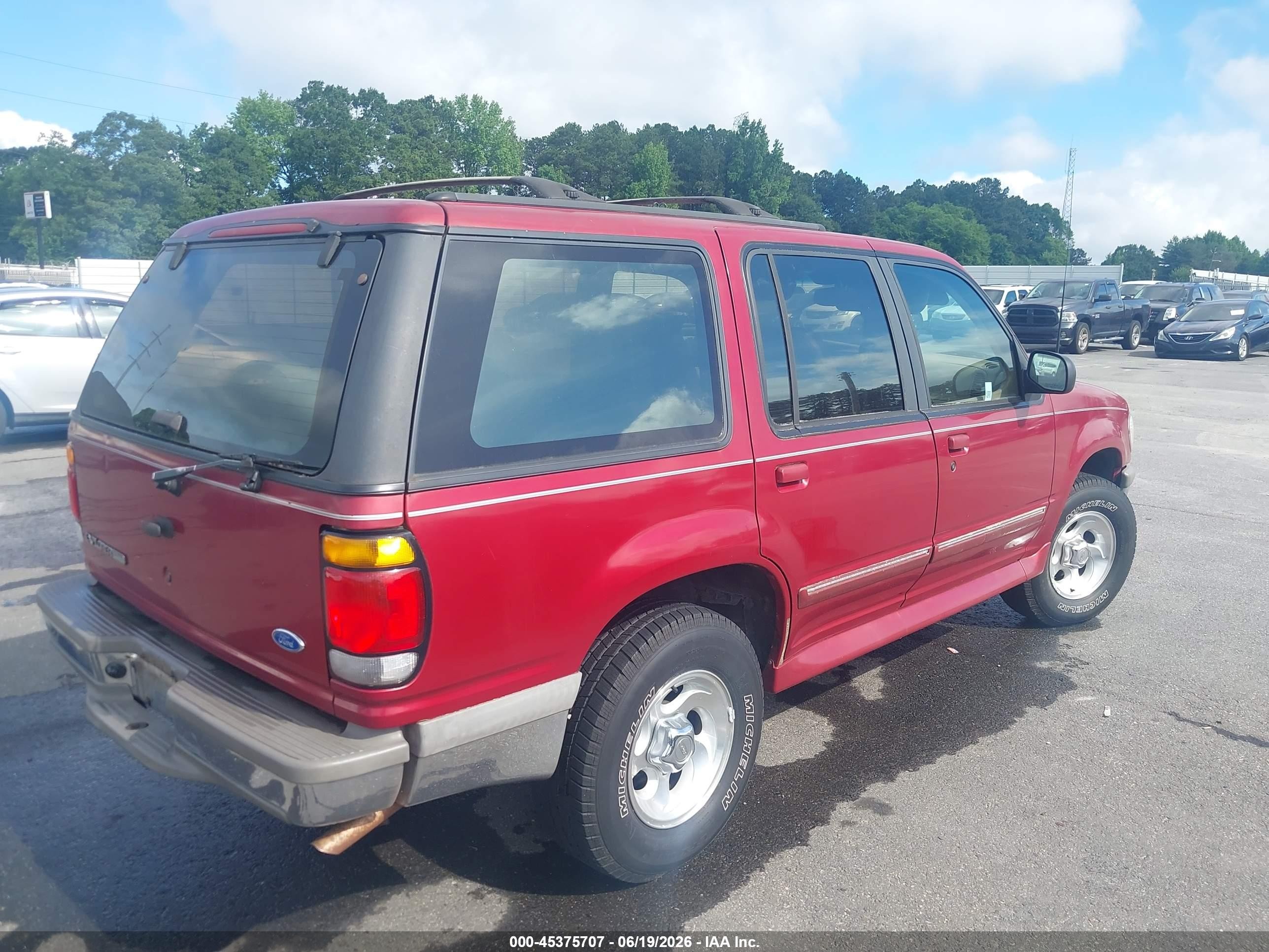 1996 Ford Explorer   Red vin: 1FMDU32X8TUD55685