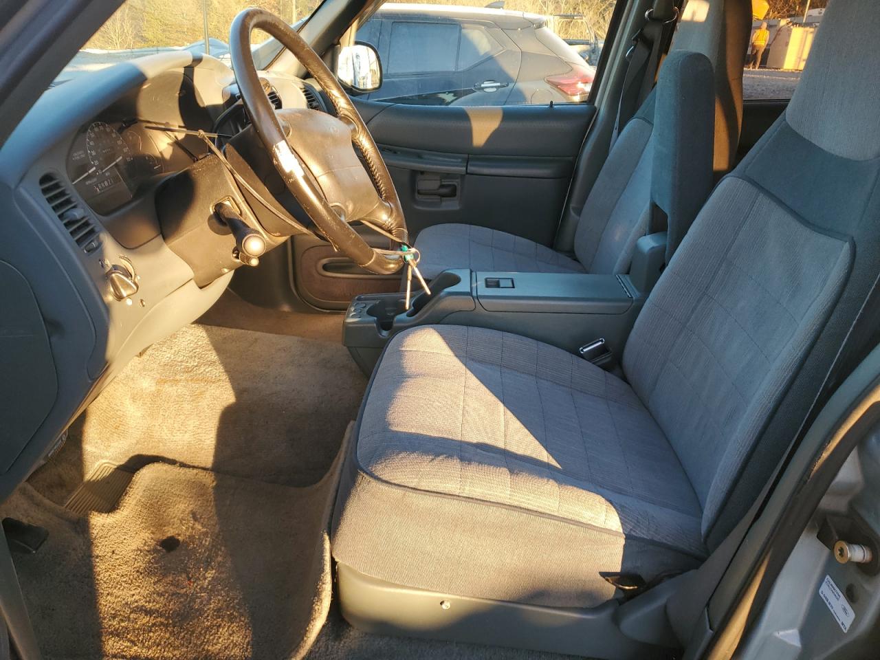 1995 Ford Explorer Blue vin: 1FMDU32X9SZB85841
