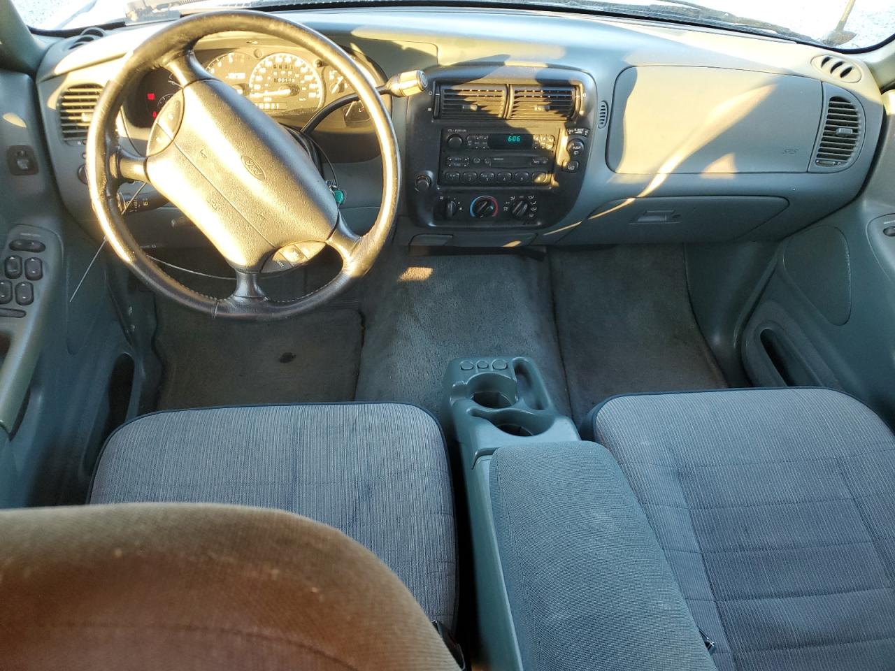 1995 Ford Explorer Blue vin: 1FMDU32X9SZB85841
