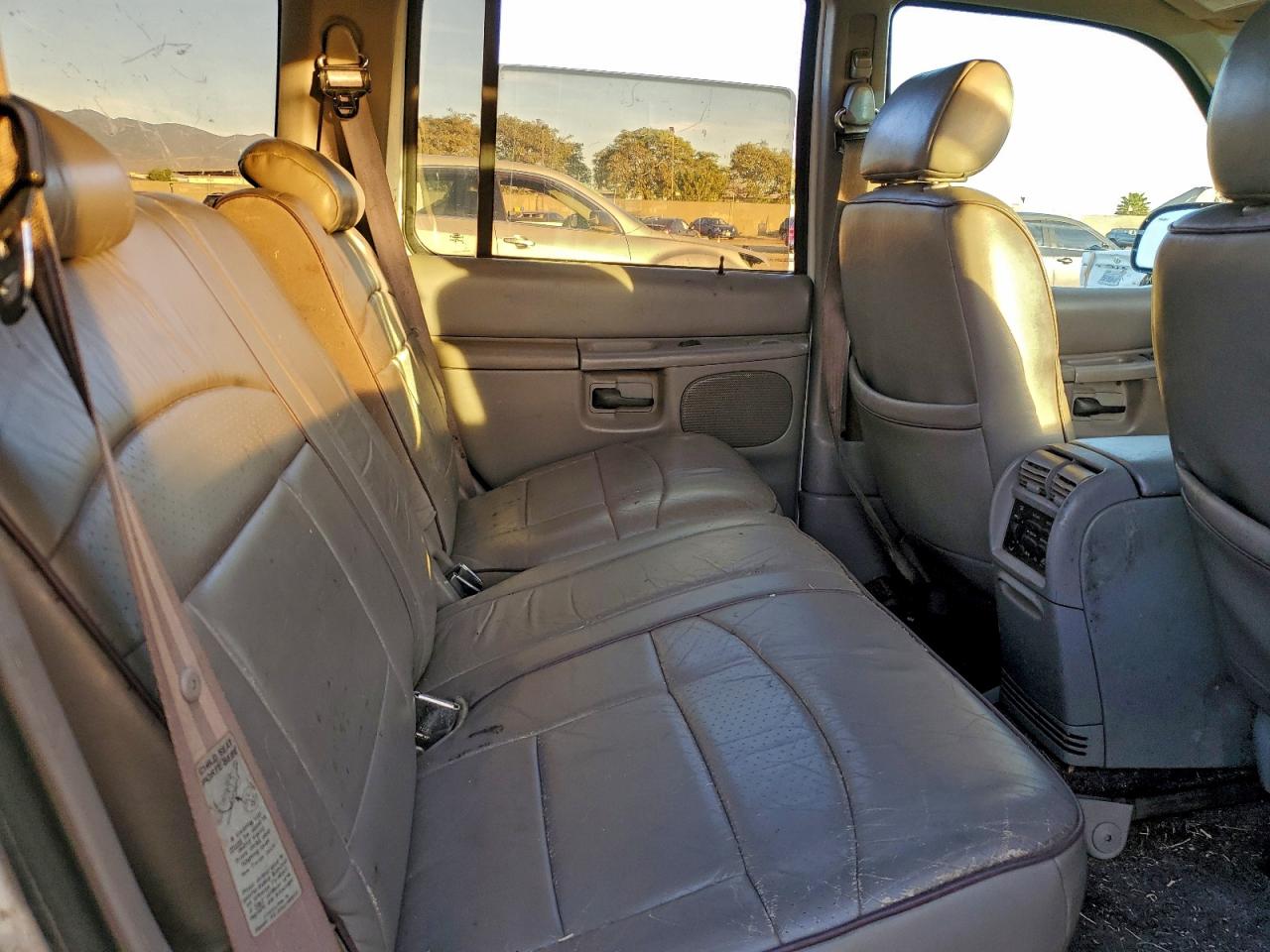 1995 Ford Explorer White vin: 1FMDU32XXSZB61127