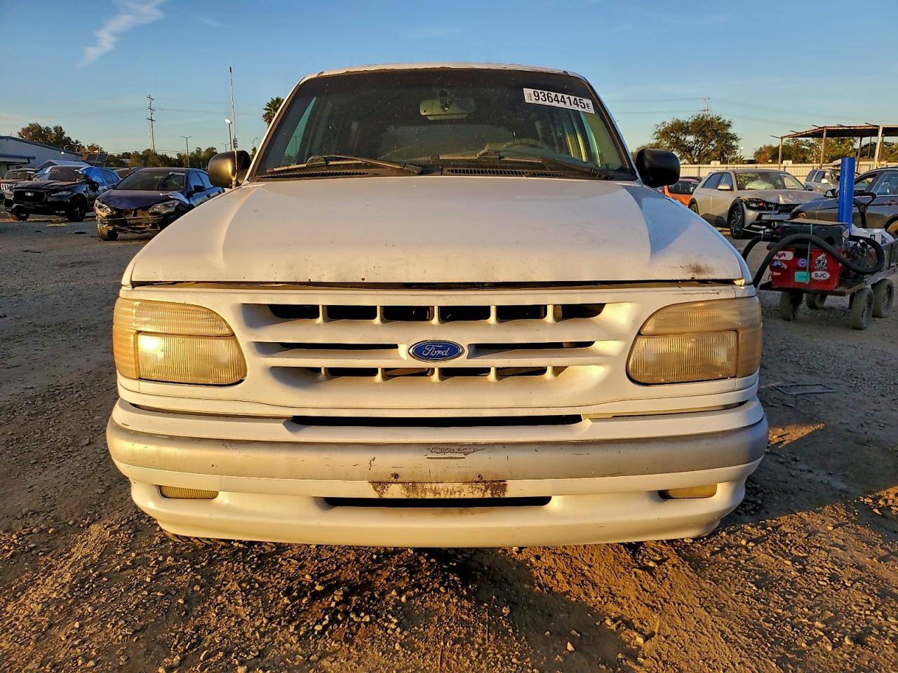 1995 Ford Explorer White vin: 1FMDU32XXSZB61127