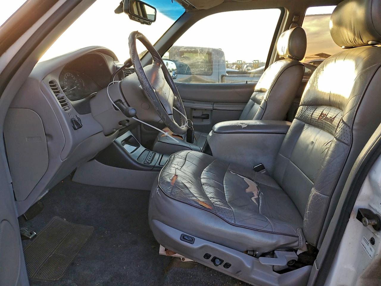 1995 Ford Explorer White vin: 1FMDU32XXSZB61127