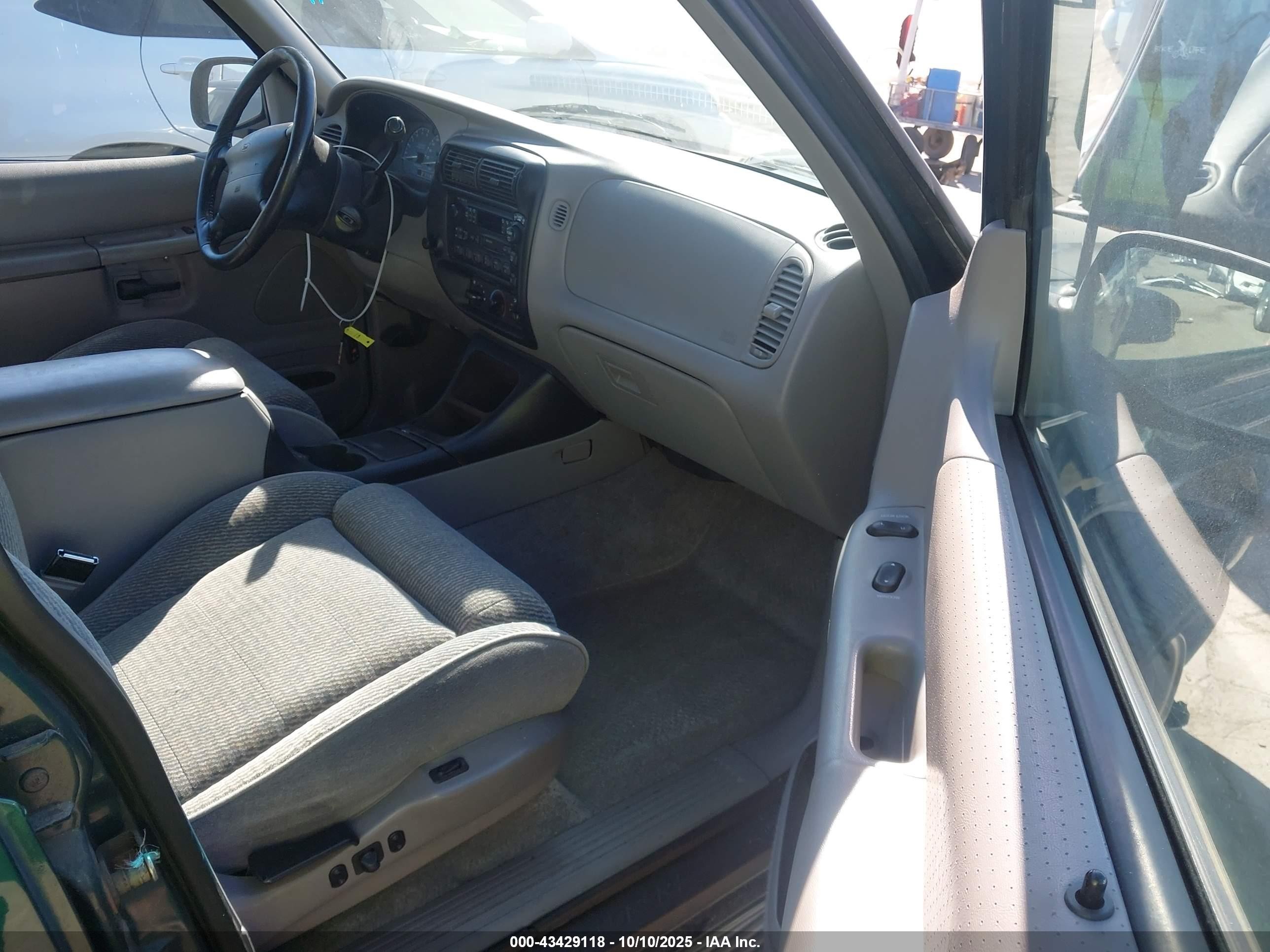 1996 Ford Explorer   Зеленый vin: 1FMDU32XXTUD85108