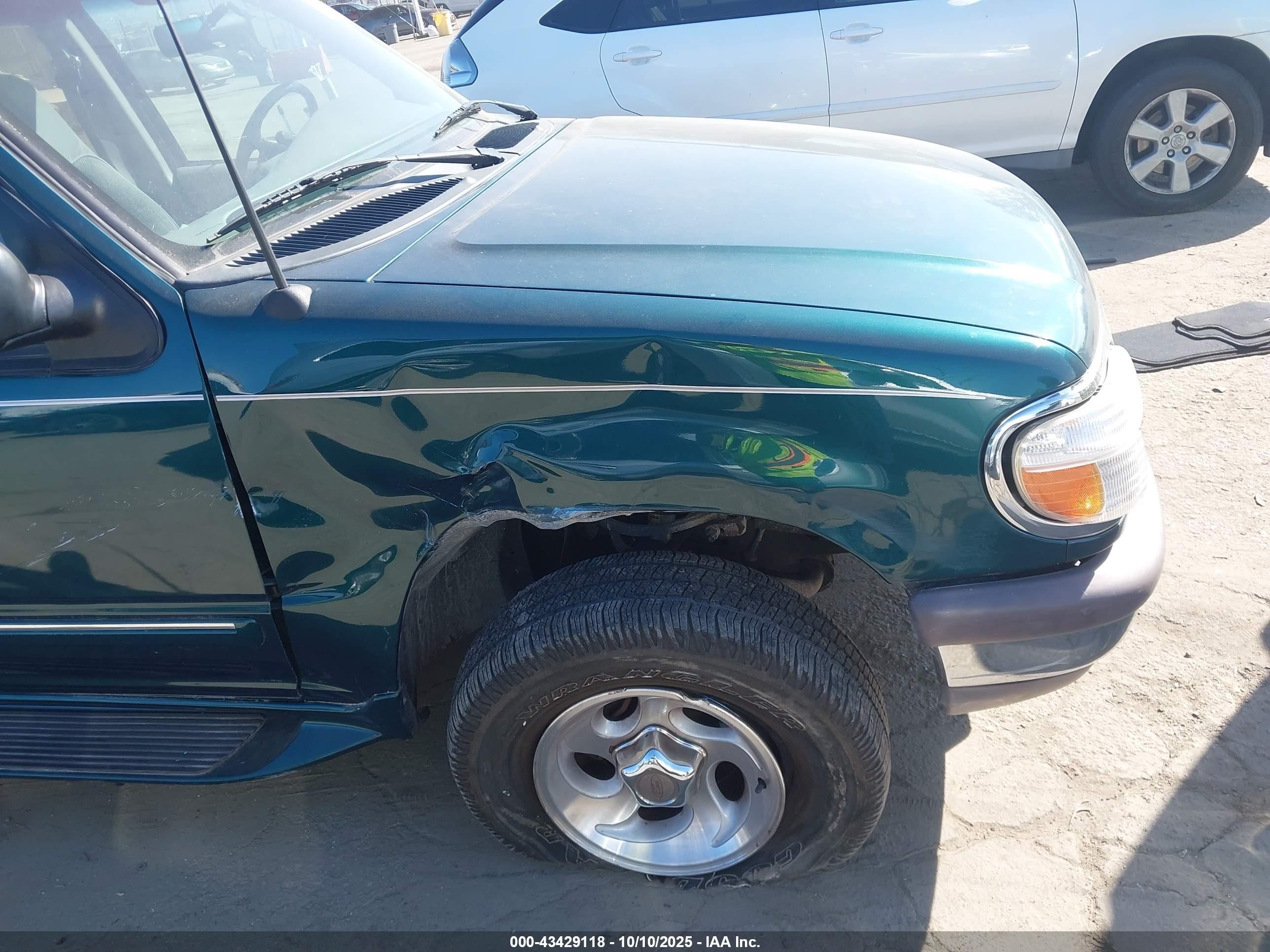 1996 Ford Explorer   Зеленый vin: 1FMDU32XXTUD85108