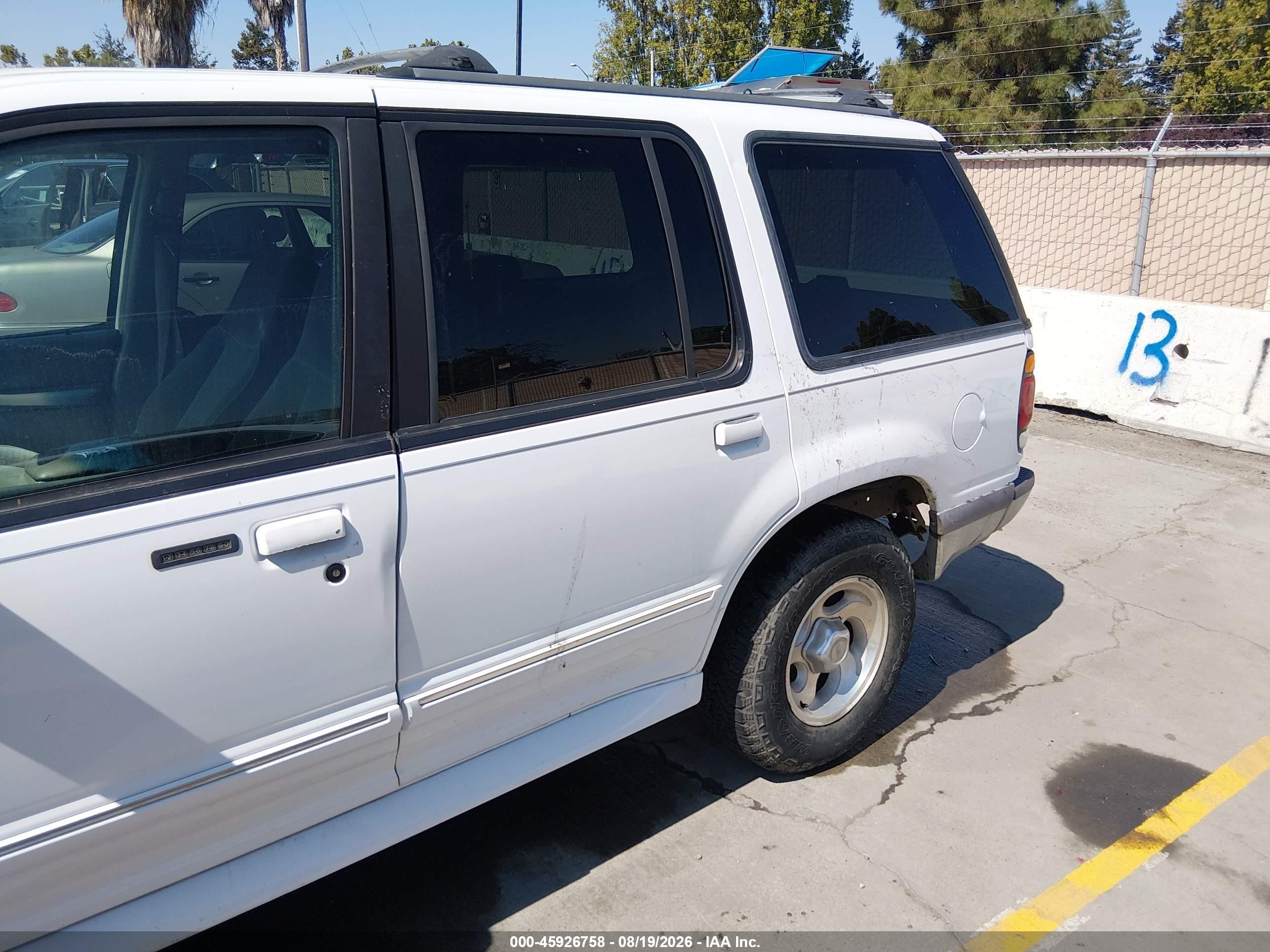 1997 Ford Explorer Eddie Bauer/limited/xl/xlt White vin: 1FMDU34E2VZB82148