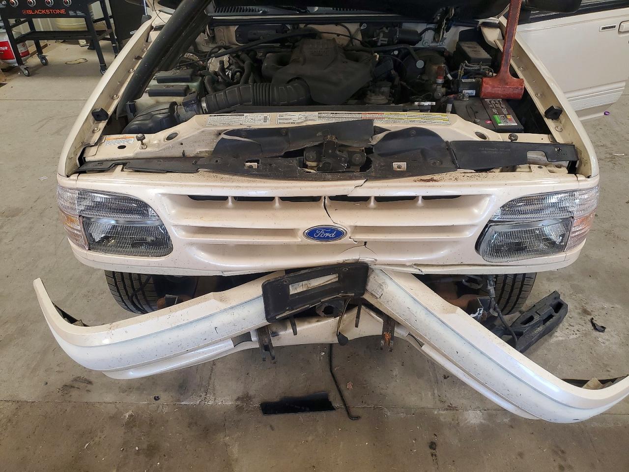 1997 Ford Explorer Cream vin: 1FMDU34E3VZB62443