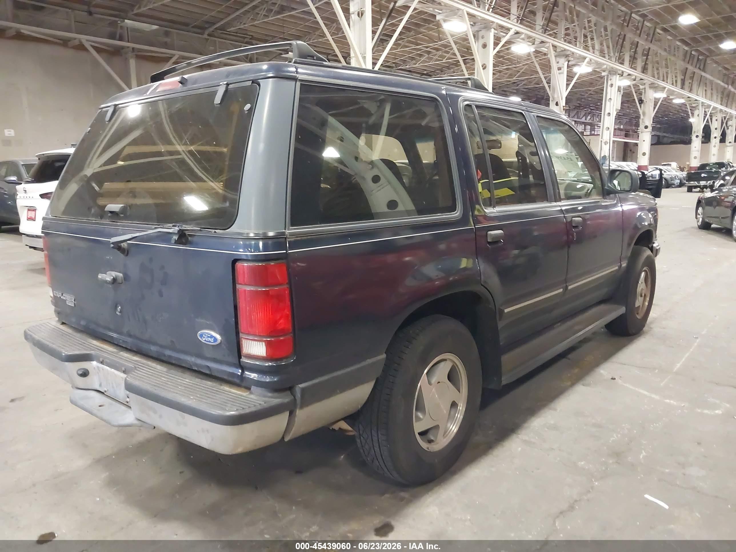 1992 Ford Explorer   Blue vin: 1FMDU34X0NUD94805