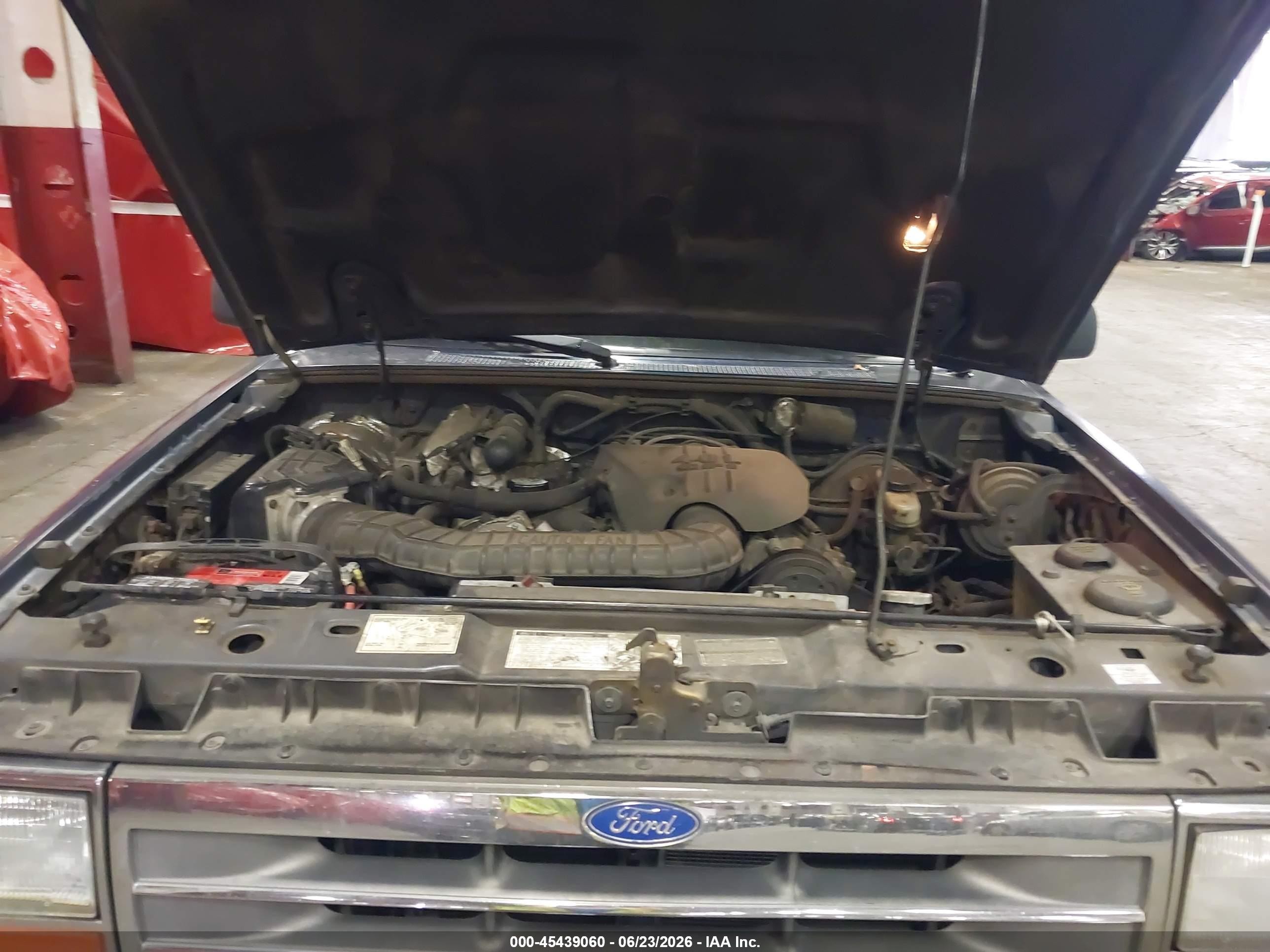 1992 Ford Explorer   Blue vin: 1FMDU34X0NUD94805