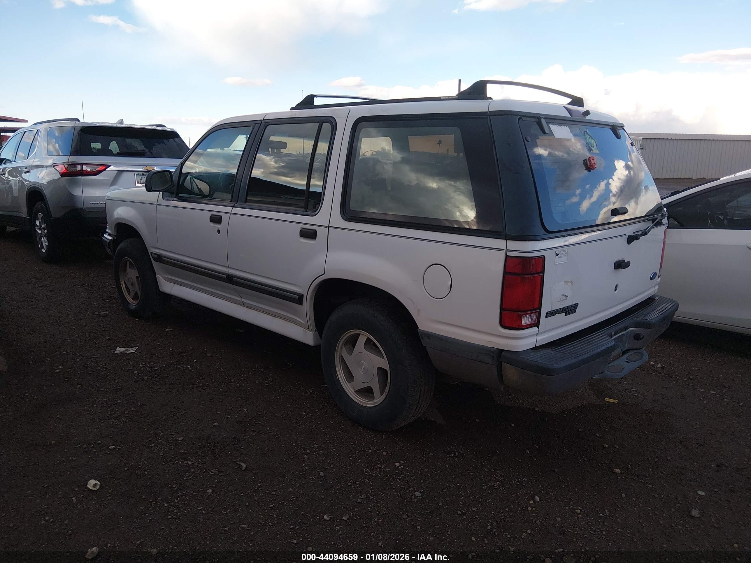 1994 Ford Explorer   White vin: 1FMDU34X0RUA48579